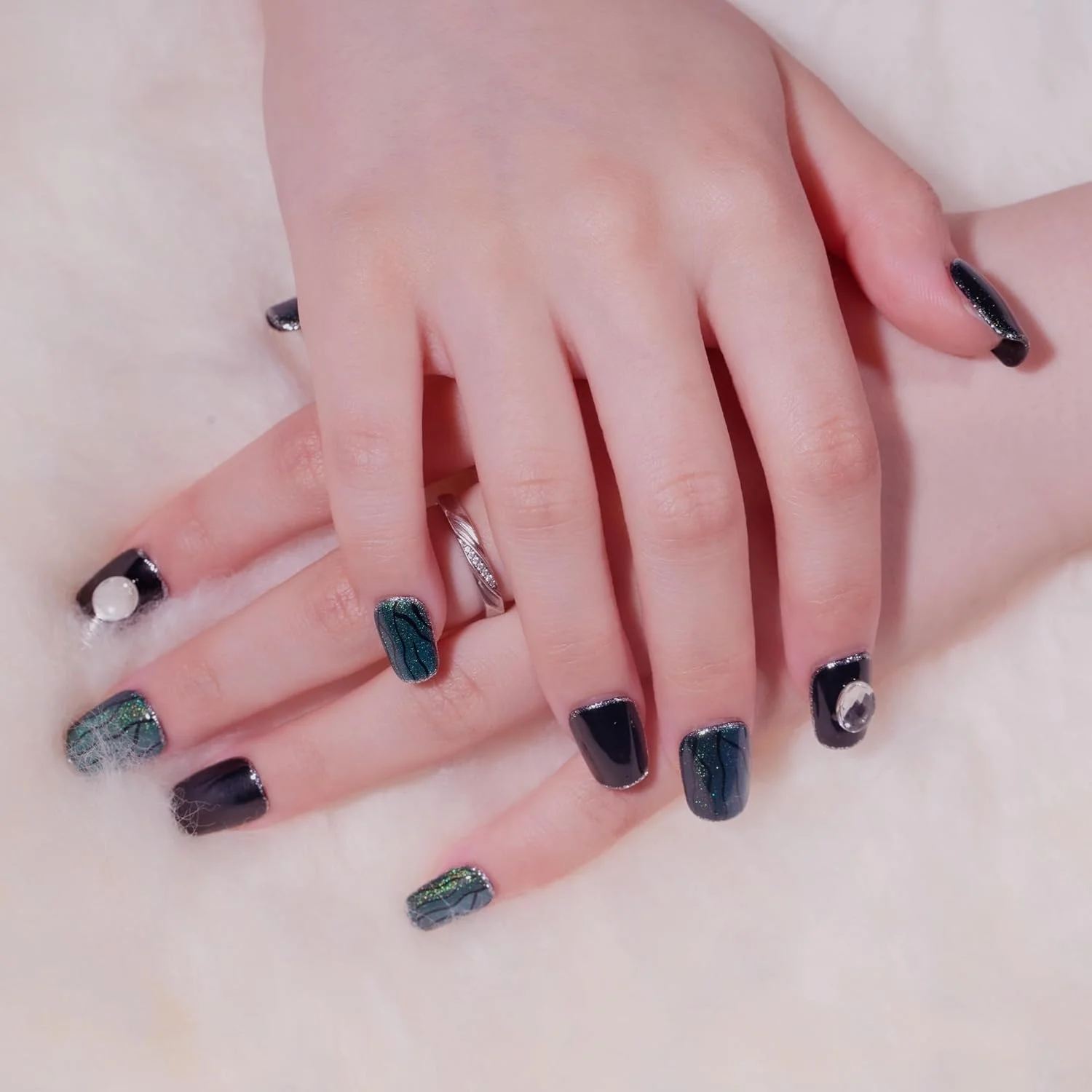 HN'LEIFAIRY 14 عدد ناخن مصنوعی فشاری، مربع مشکی متوسط، ناخن های مصنوعی سبز تیره کوتاه، چسب ناخن قابل استفاده مجدد برای زنان و دختران (سبز کوتاه MJ-(s