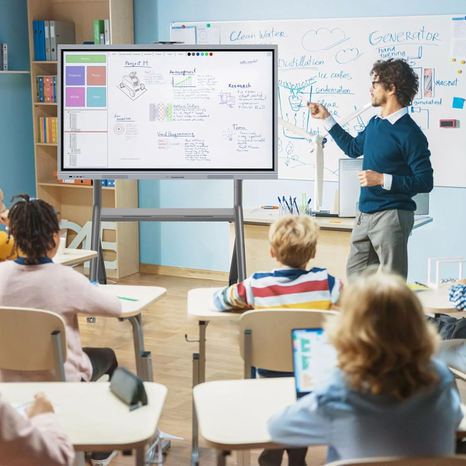 پایه برد هوشمند متحرک با قابلیت تنظیم ارتفاع برای بردهای تعاملی ۴۴ تا ۷۵ اینچ، مناسب کلاس درس، خانه، دفتر کار، استودیو با چهار چرخ قفل‌شو