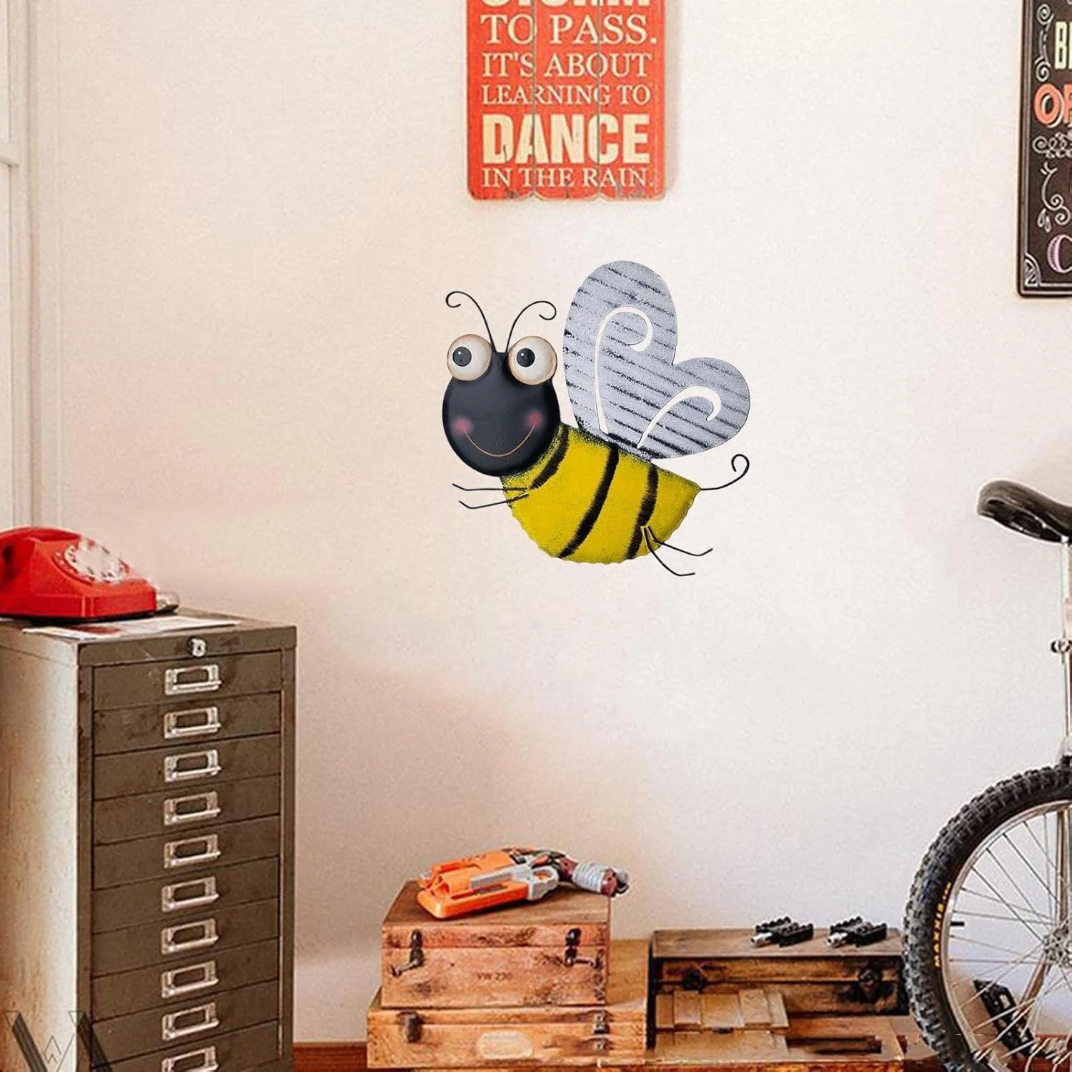 دکوری دیواری طرح زنبور | مجسمه زنبور فلزی | تزئینات دیواری دکوری طرح زنبور برای باغ خانه در فضای باز