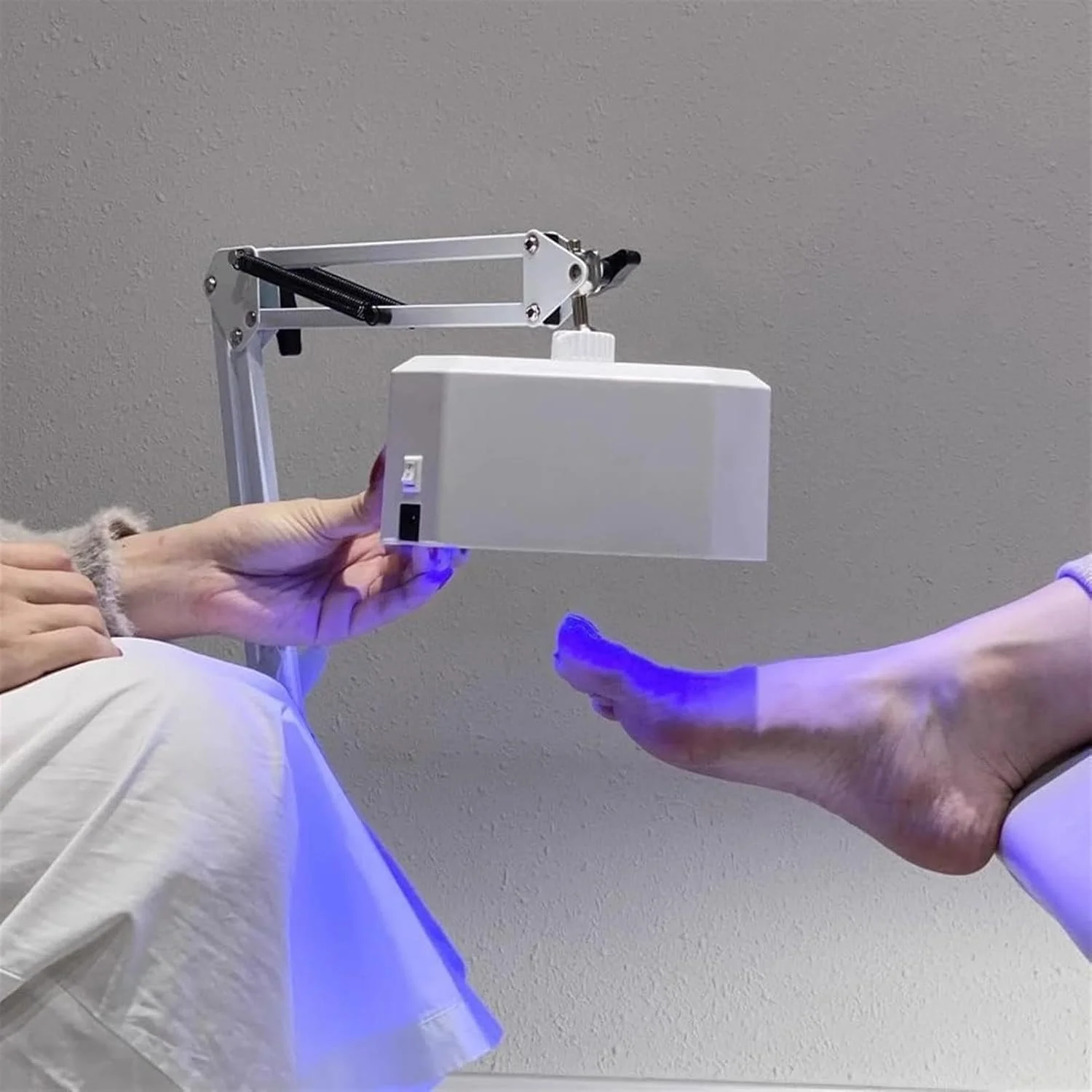 چراغ ناخن قابل تنظیم، چراغ خشک کن ناخن ال ای دی حرفه ای 24 وات سالن، با زاویه قابل تنظیم پایه، سنسور اتوماتیک و 4 تنظیم زمان بندی، نور بی سیم برای خشک کردن لاک ژل ناخن، برای ناخن های دست و پا