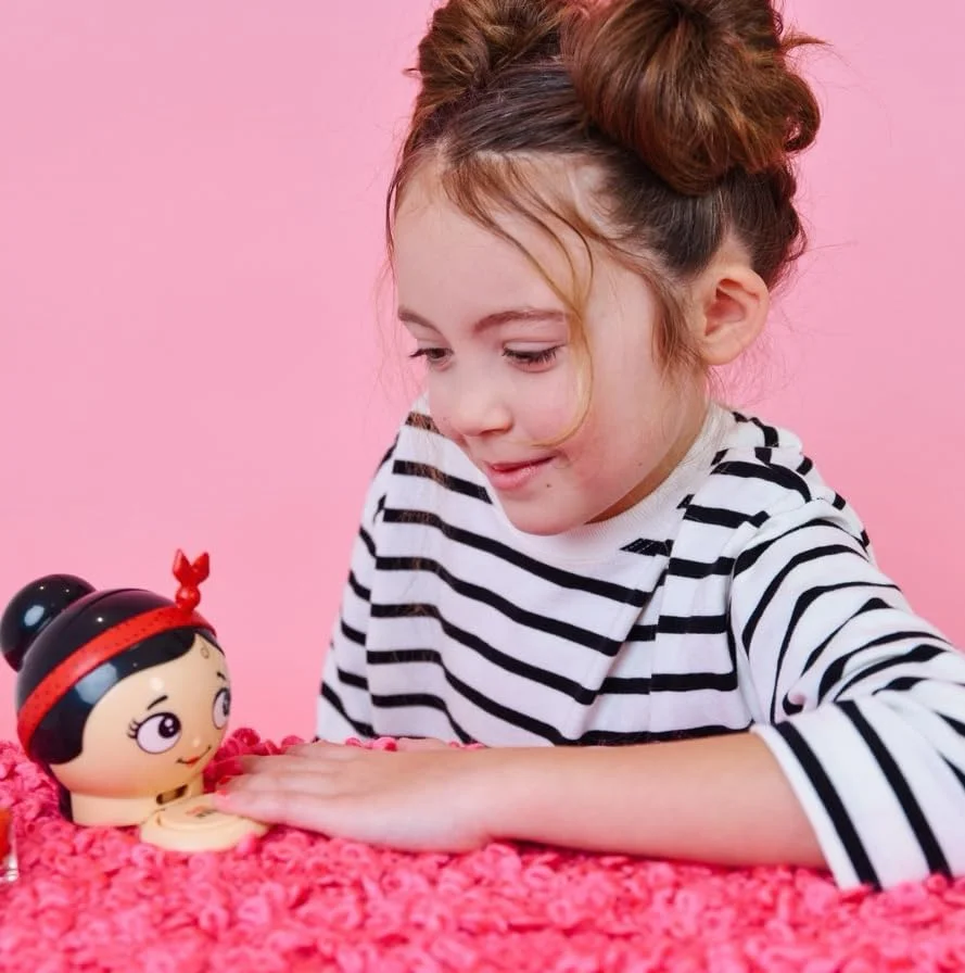 اسباب بازی خشک کن لاک ناخن MISS NELLA، فرآیند خشک شدن لاک ناخن را کمی سرعت می بخشد و آن را سرگرم کننده می کند