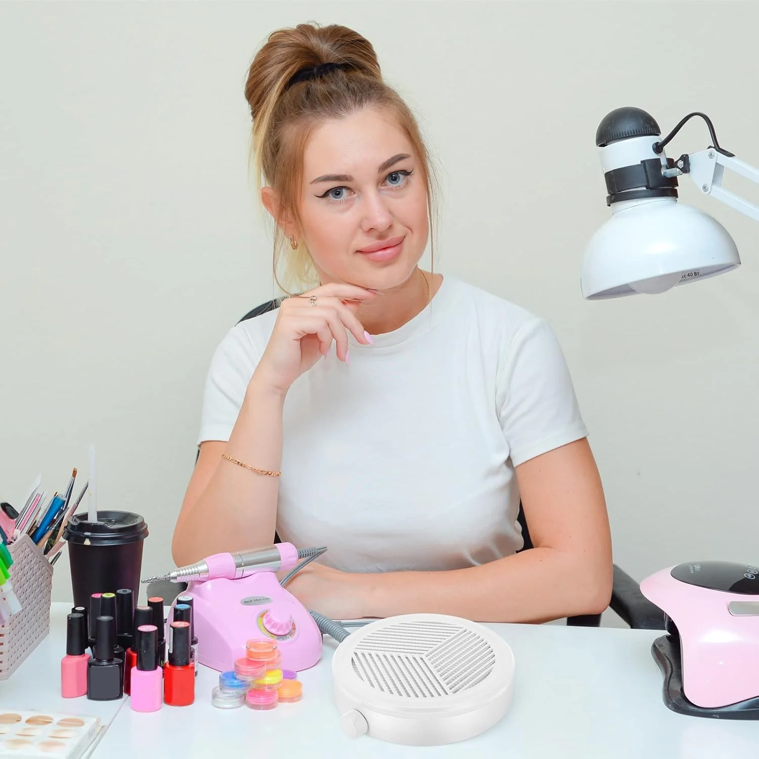 جمع کننده کوچک گرد و غبار ناخن AONOLOVO، فن جاروبرقی برقی قدرتمند و بی صدا با مکش قابل تنظیم برای مانیکورهای ناخن، از بین بردن ژل و پودر اکریلیک ناخن، کم صدا، سفید جمع کننده کوچک گرد و غبار ناخن AONOLOVO، فن جاروبرقی برقی قدرتمند و بی صدا با مکش قابل تنظیم برای مانیکورهای ناخن، از بین بردن ژل و پودر اکریلیک ناخن، کم صدا، سفید