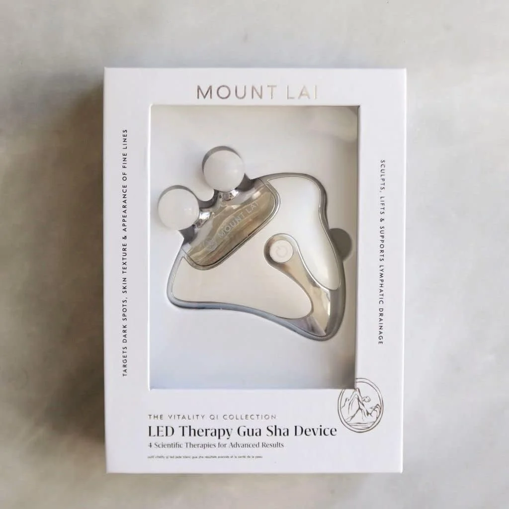 دستگاه گوآ شا LED Mount Lai - Vitality Qi | نور درمانی LED برای صورت | ابزار گوآ شا صورت برای سفت کردن، لیفتینگ، فرم دهی، ضد پیری، رفع تنش | دستگاه لیفت صورت با گرما درمانی دستگاه گوآ شا LED Mount Lai - Vitality Qi | نور درمانی LED برای صورت | ابزار گوآ شا صورت برای سفت کردن، لیفتینگ، فرم دهی، ضد پیری، رفع تنش | دستگاه لیفت صورت با گرما درمانی