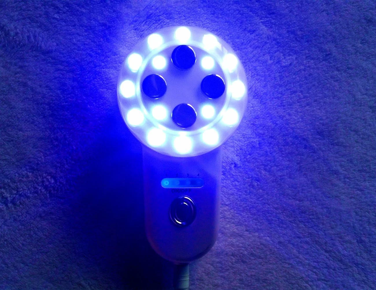 ماساژور صورت قابل حمل Elitzia با EMS، RF و نور LED - دستگاه مراقبت از پوست ضد پیری 5 در 1 (ET001)