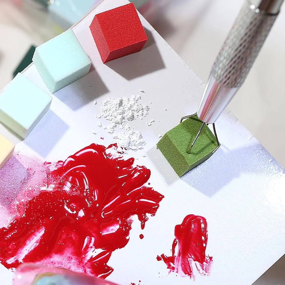 100 عدد اسفنج کوچک رنگارنگ ناخن و 1 عدد قلم گیره فلزی 4 چنگکی اسفنج ناخن، ابزار حرفه ای مانیکور گرادیانی طراحی ناخن، لوازم مانیکور ناخن