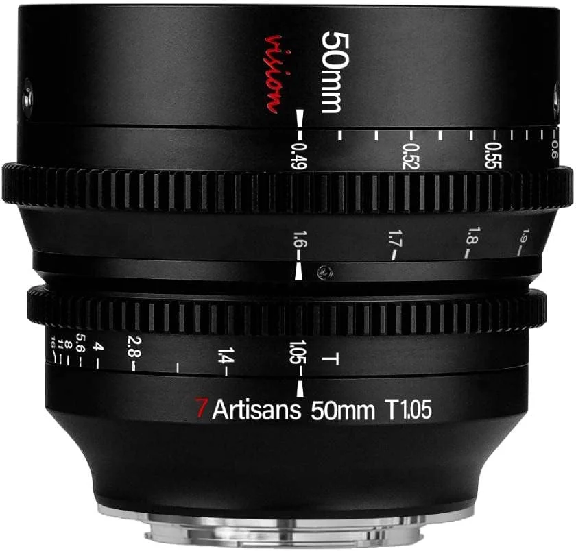 لنز سینمایی 7artisans 50mm T1.05 با زاویه دید باز و دیافراگم بزرگ، سازگار با دوربین های بدون آینه فوجی X-Mount، فوکوس دستی، اعوجاج کم، لنز مینی سینمایی مشکی.