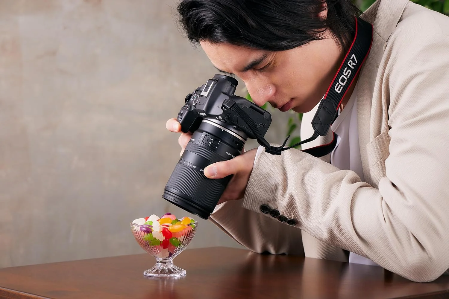 لنز زوم همه کاره Tamron 18-300mm F/3.5-6.3 Di III-A VC VXD برای دوربین های بدون آینه Canon R APS-C لنز زوم همه کاره Tamron 18-300mm F/3.5-6.3 Di III-A VC VXD برای دوربین های بدون آینه Canon R APS-C