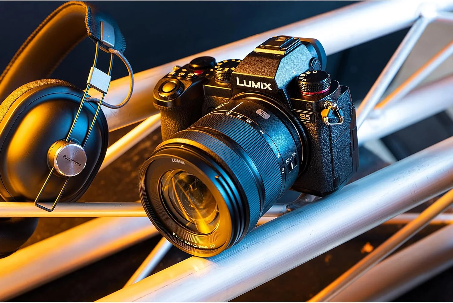 لنز پاناسونیک LUMIX S-R2060E (20-60 میلی متر، F3.5-5.6، سایز فیلتر 67 میلی متر، مقاوم در برابر گرد و غبار، پاشش آب و سرما) مشکی لنز پاناسونیک LUMIX S-R2060E (20-60 میلی متر، F3.5-5.6، سایز فیلتر 67 میلی متر، مقاوم در برابر گرد و غبار، پاشش آب و سرما) مشکی