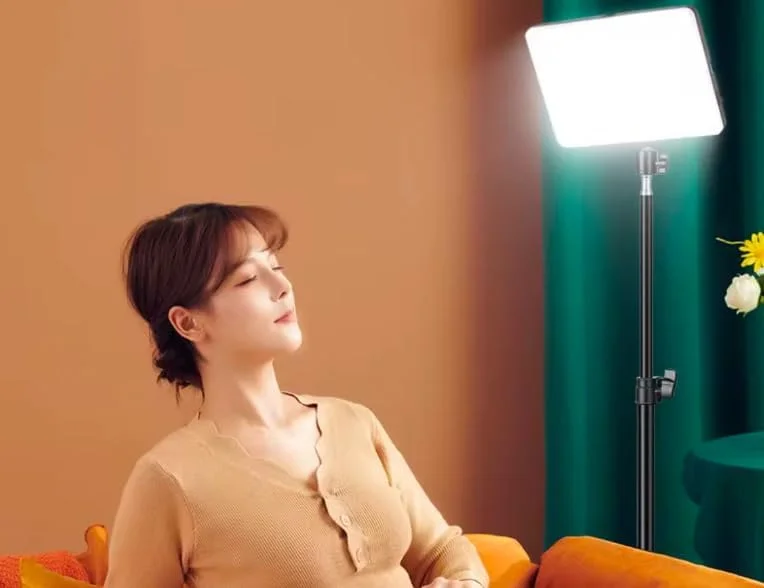 کیت پایه نور LED حرفه ای برای عکاسی، سه پایه قابل تنظیم 200 سانتی متری، پنل نورپردازی استودیویی. کیت نورپردازی عکاسی 2800-6500K با قابلیت تنظیم نور به همراه سه پایه و نگهدارنده تلفن. نور رمضان