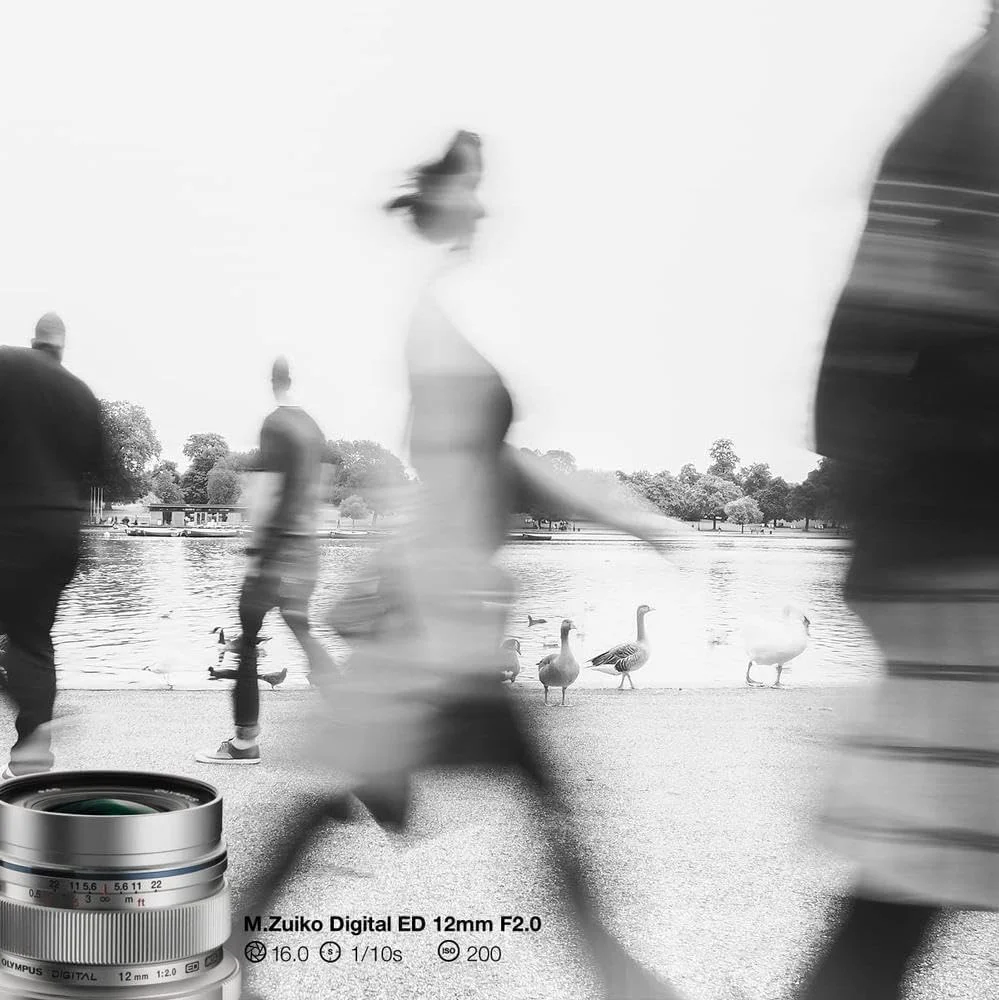 لنز OM SYSTEM Olympus M.Zuiko Digital ED 12 mm F2.0، طول کانونی ثابت سریع، مناسب برای تمام دوربین های MFT (مدل های Olympus OM-D & PEN، سری Panasonic G)، نقره ای