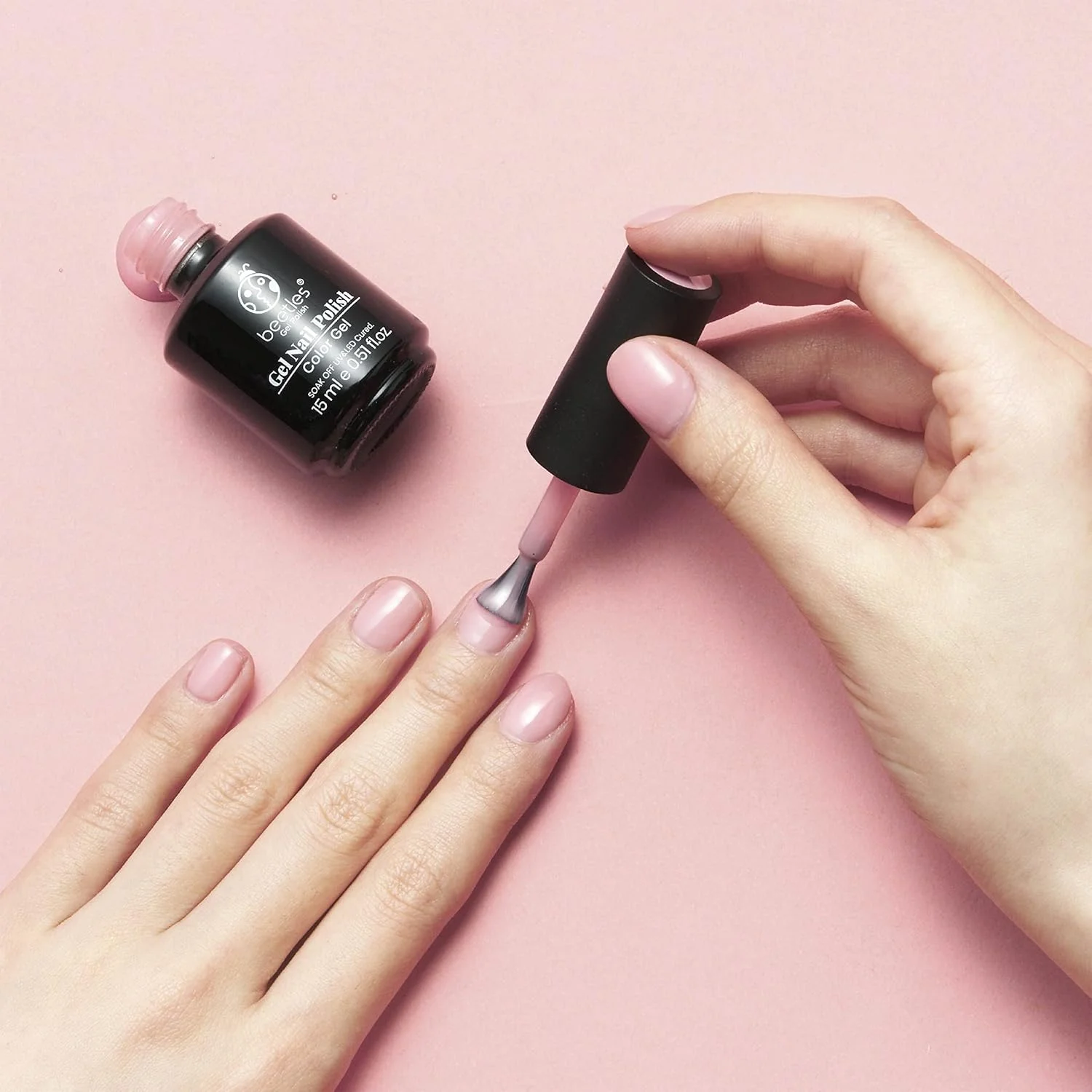 لاک ژل ناخن بیتلز، رنگ خنثی، 15 میلی لیتر، رنگ صورتی ملایم طبیعی، نیمه شفاف، قابل برداشتن با خیساندن، مناسب لامپ ناخن یو وی/ال ای دی، طراحی ناخن، 15 میلی لیتر