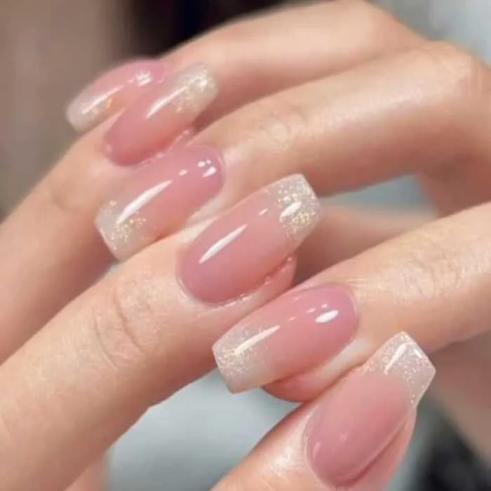 ناخن مصنوعی چسبی صورتی بژ اکلیلی | 24 عدد ناخن مصنوعی قابل استفاده مجدد | استفاده آسان با چسب | درخشش ماندگار | اکستنشن ناخن مصنوعی برای زنان و دختران