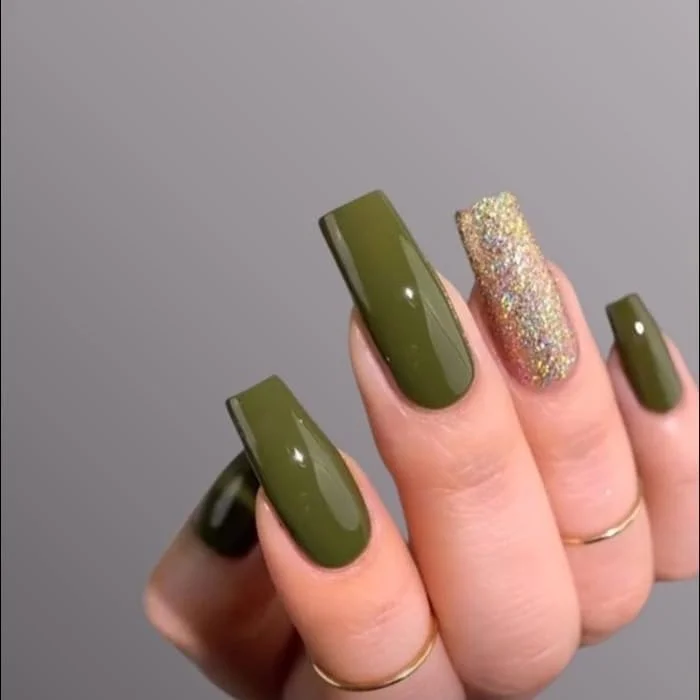 ناخن مصنوعی چسبی رنگ سبز خزه ای تیره | ست 24 عددی ناخن مصنوعی قابل استفاده مجدد | استفاده آسان با چسب | درخشش ماندگار | اکستنشن ناخن مصنوعی برای بانوان و دختران