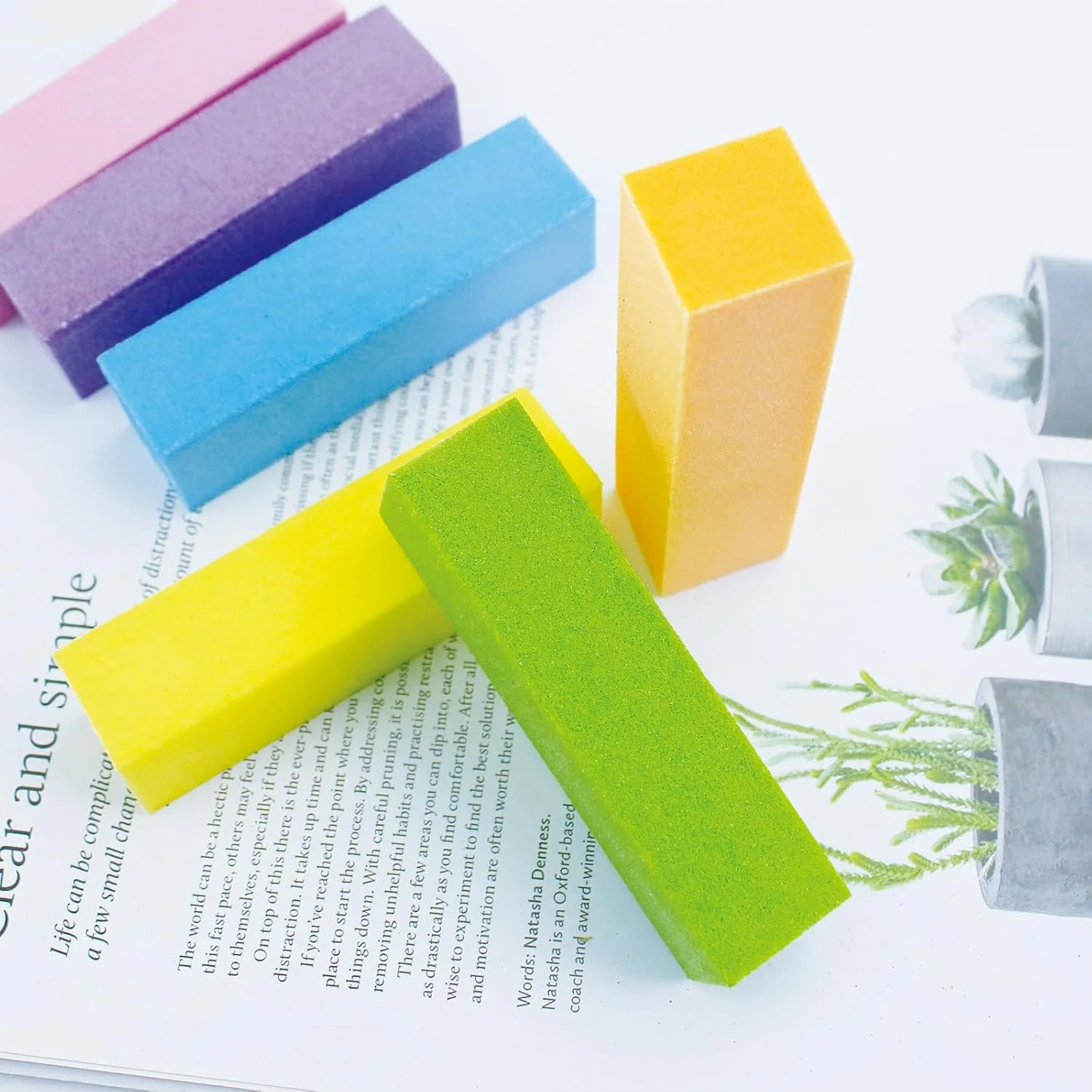 ست ۱۲ عددی ابزار مانیکور حرفه ای شامل ۶ عدد سوهان ناخن دو طرفه مشکی با درجه زبری ۱۰۰/۱۸۰ و ۶ عدد بافر ناخن مستطیلی چند رنگ