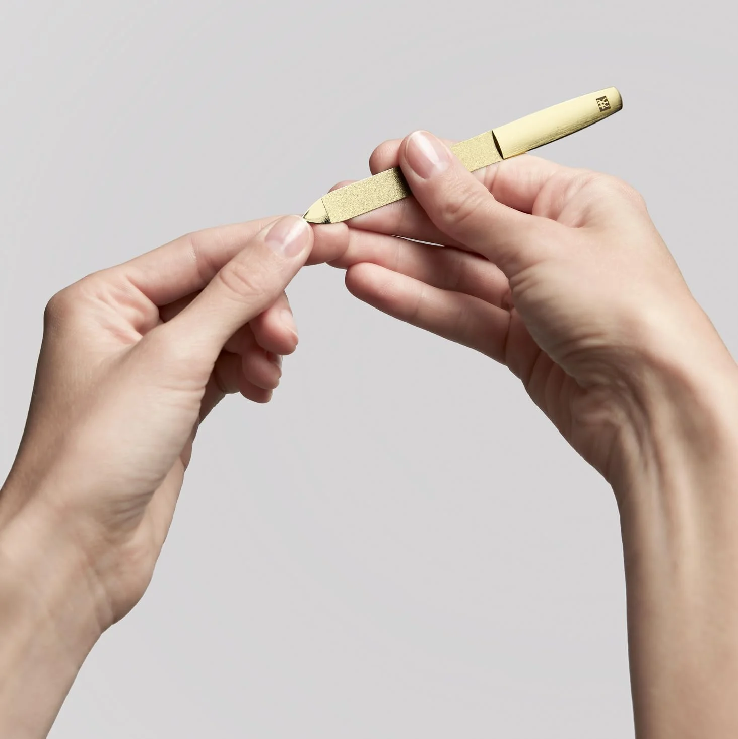 سوهان ناخن دو طرفه 130 میلی متری ZWILLING از جنس استیل ضد زنگ، مناسب برای ناخن های دست و پا، نسخه طلایی ممتاز