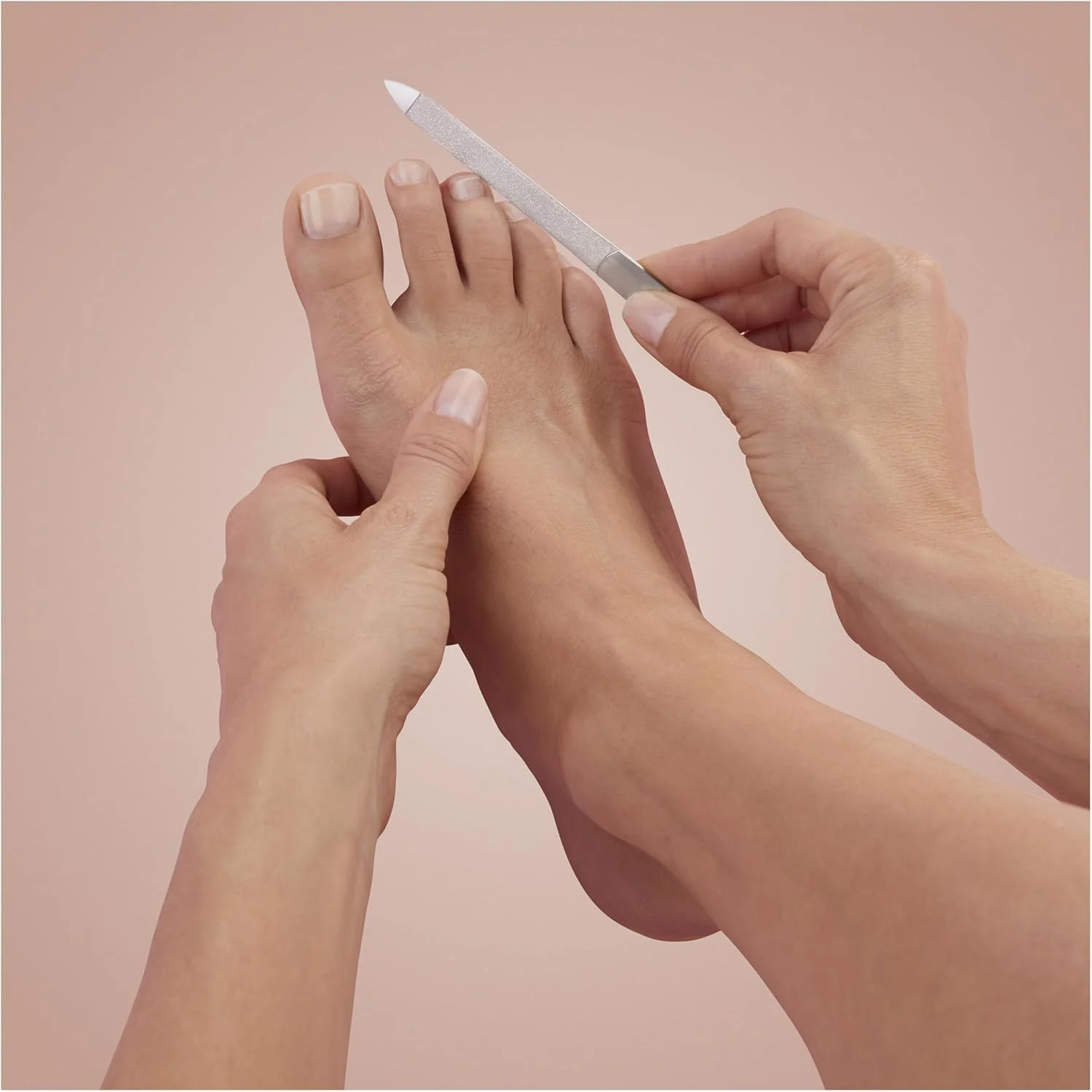 سوهان ناخن 13 سانتی متری Zwilling Twinox+. سوهان ناخن یاقوت کبود. فولاد ضد زنگ با کیفیت بالا و مقاوم در برابر زنگ زدگی با دانه های سنگ زنی. دارای سطوح زبر و نرم. پرداخت ساتن مات. تمیز کردن آسان. ساخت دقیق.