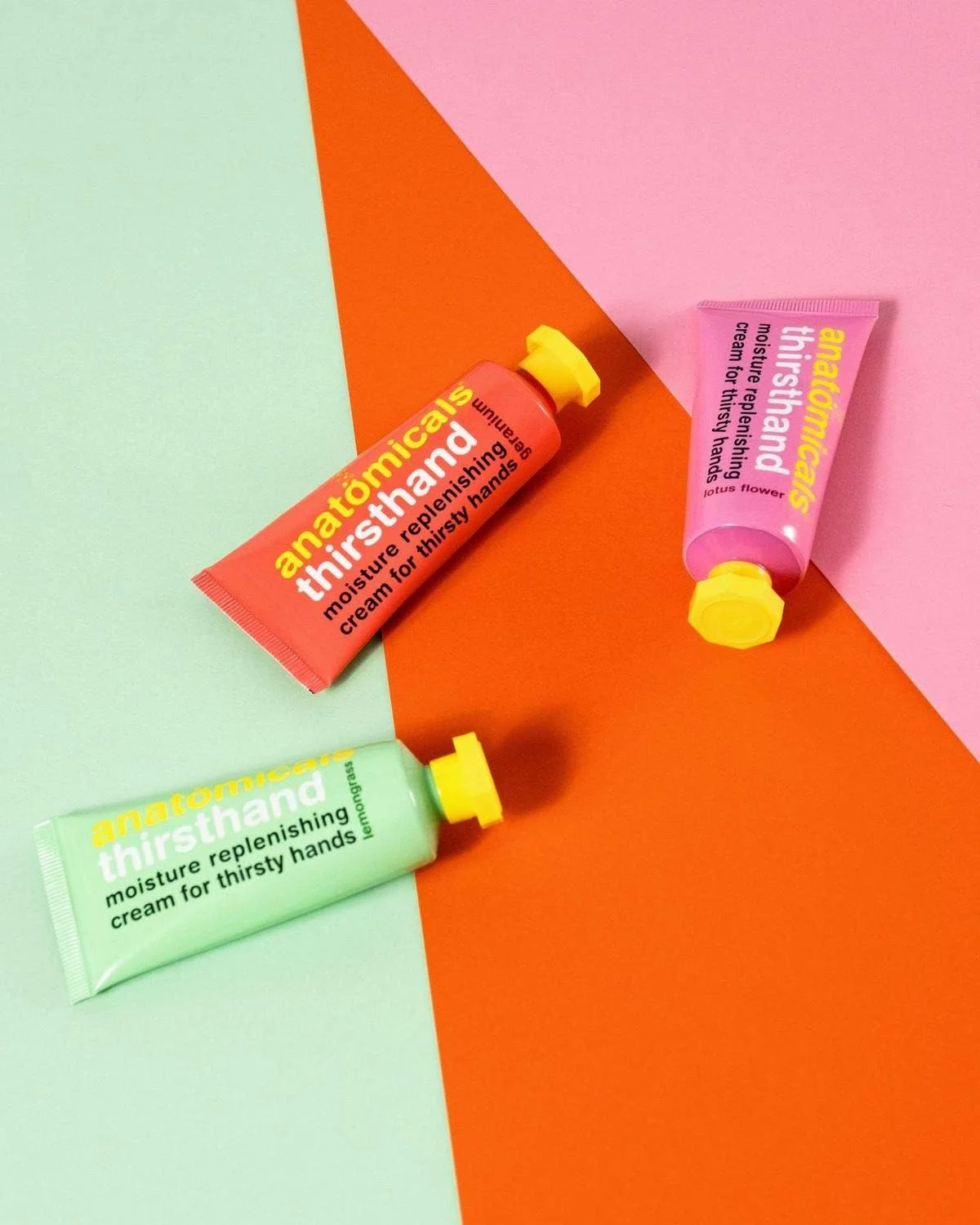 کرم آبرسان دست با رایحه گل نیلوفر آناتومیکالز ۴۰ میلی لیتر کرم آبرسان دست با رایحه گل نیلوفر آناتومیکالز ۴۰ میلی لیتر