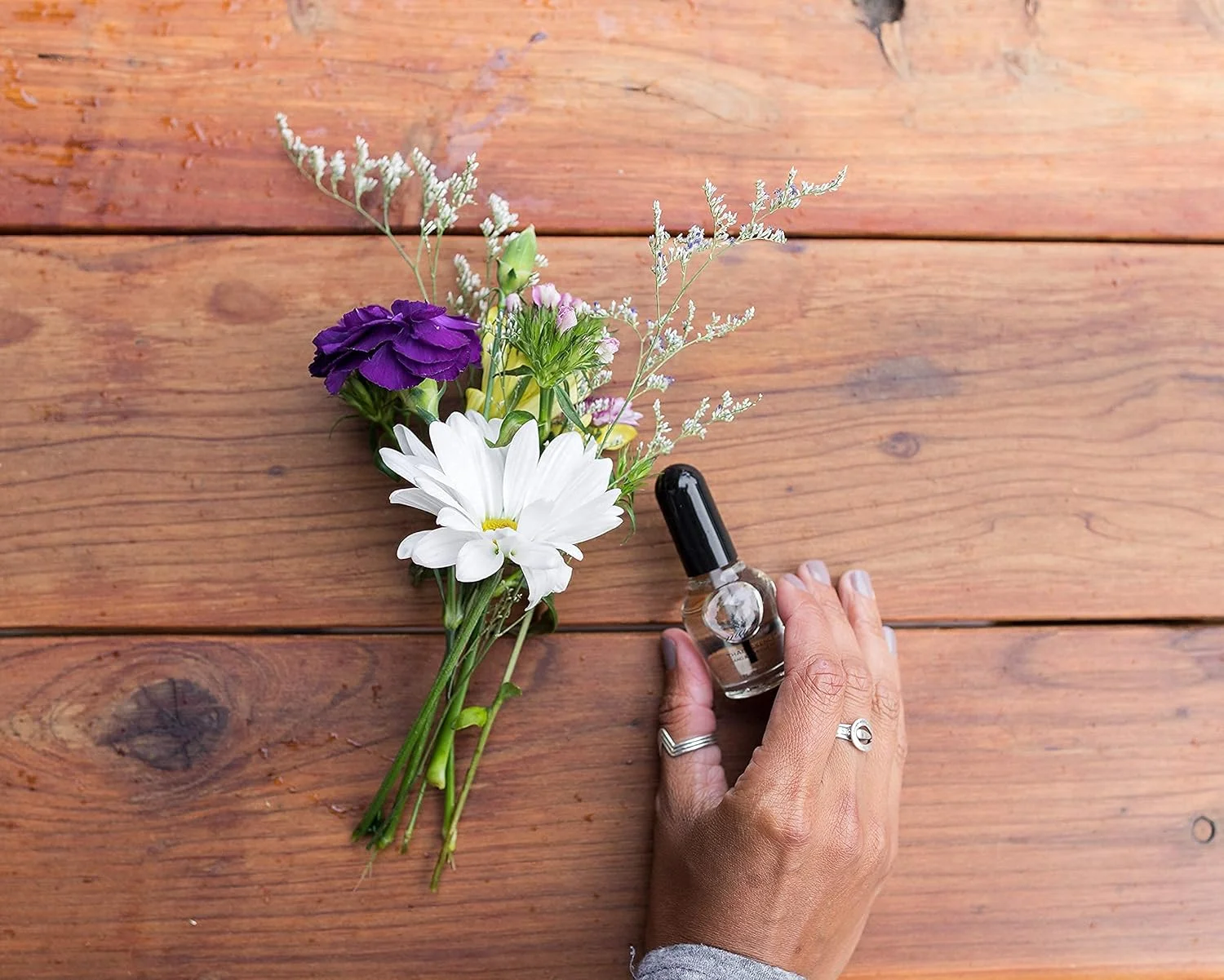 روغن کوتیکول ناخن نیل مجیک، اسانس تایلندی، ارگانیک، کمک به رفع پوستهپوسته شدن ناخنها، کاهش ترک خوردن کوتیکولها، 15 میلی لیتر روغن کوتیکول ناخن نیل مجیک، اسانس تایلندی، ارگانیک، کمک به رفع پوستهپوسته شدن ناخنها، کاهش ترک خوردن کوتیکولها، 15 میلی لیتر