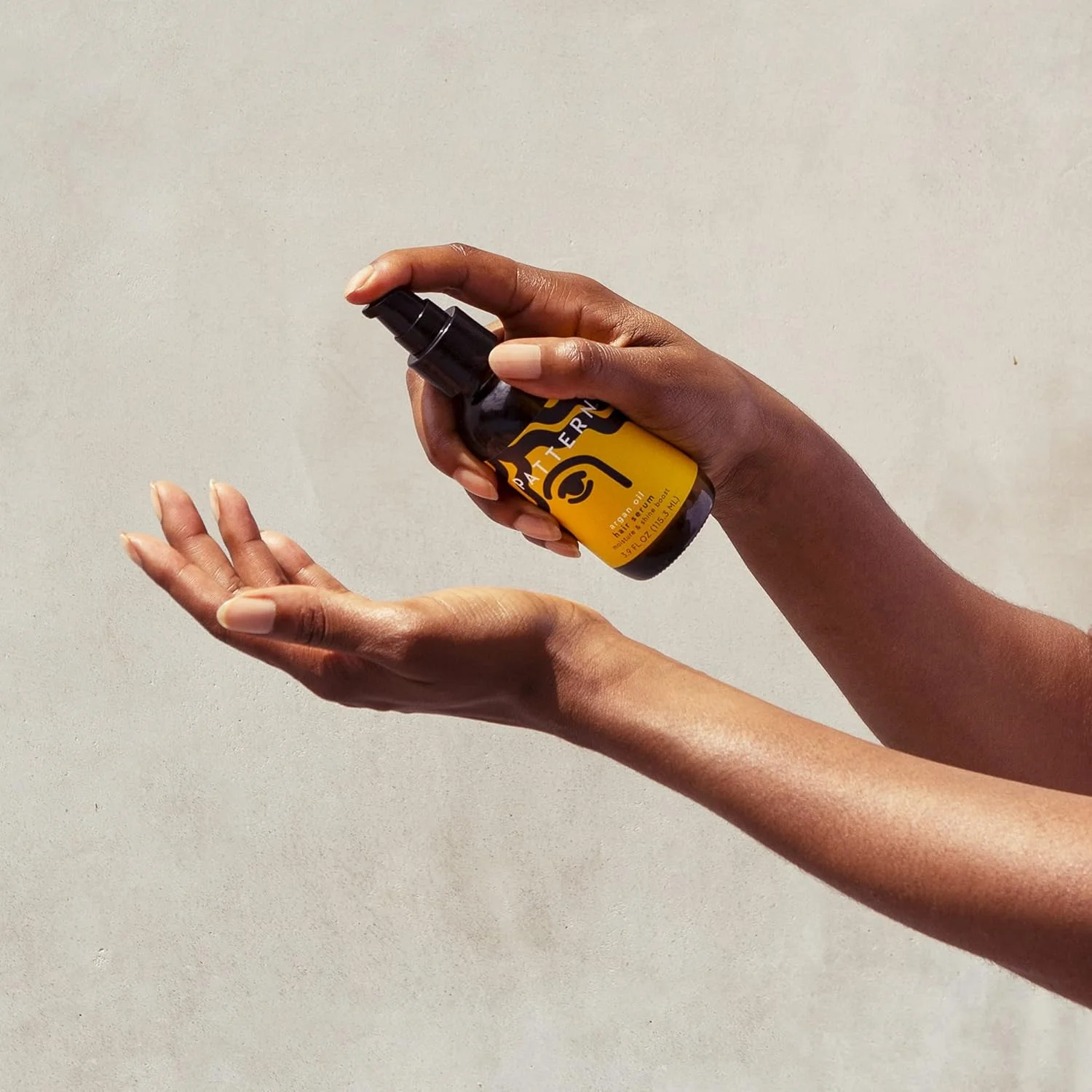 سرم مو روغن آرگان پترن 115 میلی لیتر! درمان مو با روغن آرگان! روغن آرگان برای افزایش رطوبت و درخشش مو! نرم، لطیف و محافظت شده در برابر از دست دادن رطوبت! سرم مو برای موهای فر!