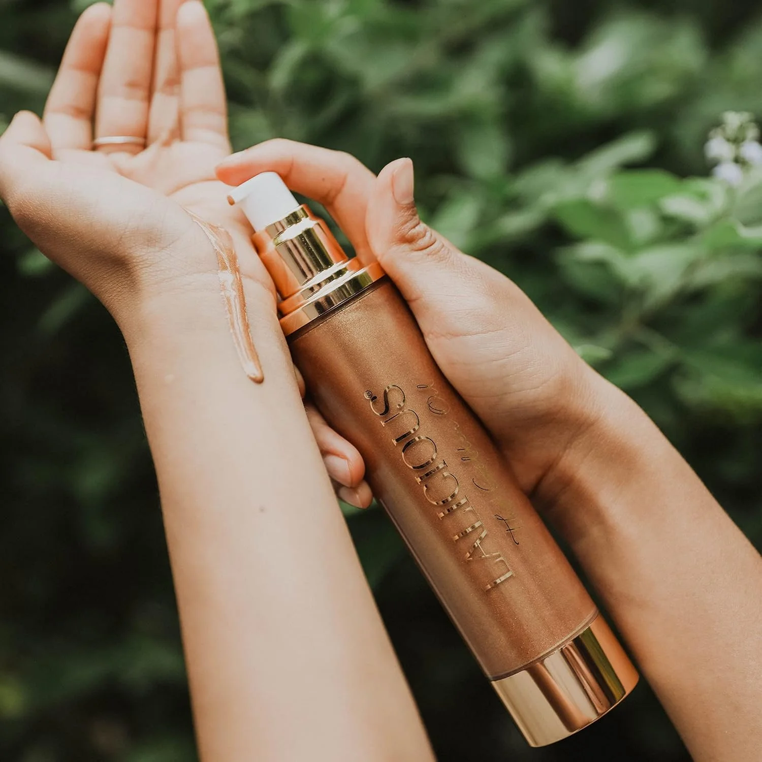 روغن طلایی للیشس - روغن زیبایی مارولا، ماکادمیا و نارگیل درخشان، روغن درخشش و براق کننده بدن با میکای طبیعی (118 میلی لیتر) روغن طلایی للیشس - روغن زیبایی مارولا، ماکادمیا و نارگیل درخشان، روغن درخشش و براق کننده بدن با میکای طبیعی (118 میلی لیتر)