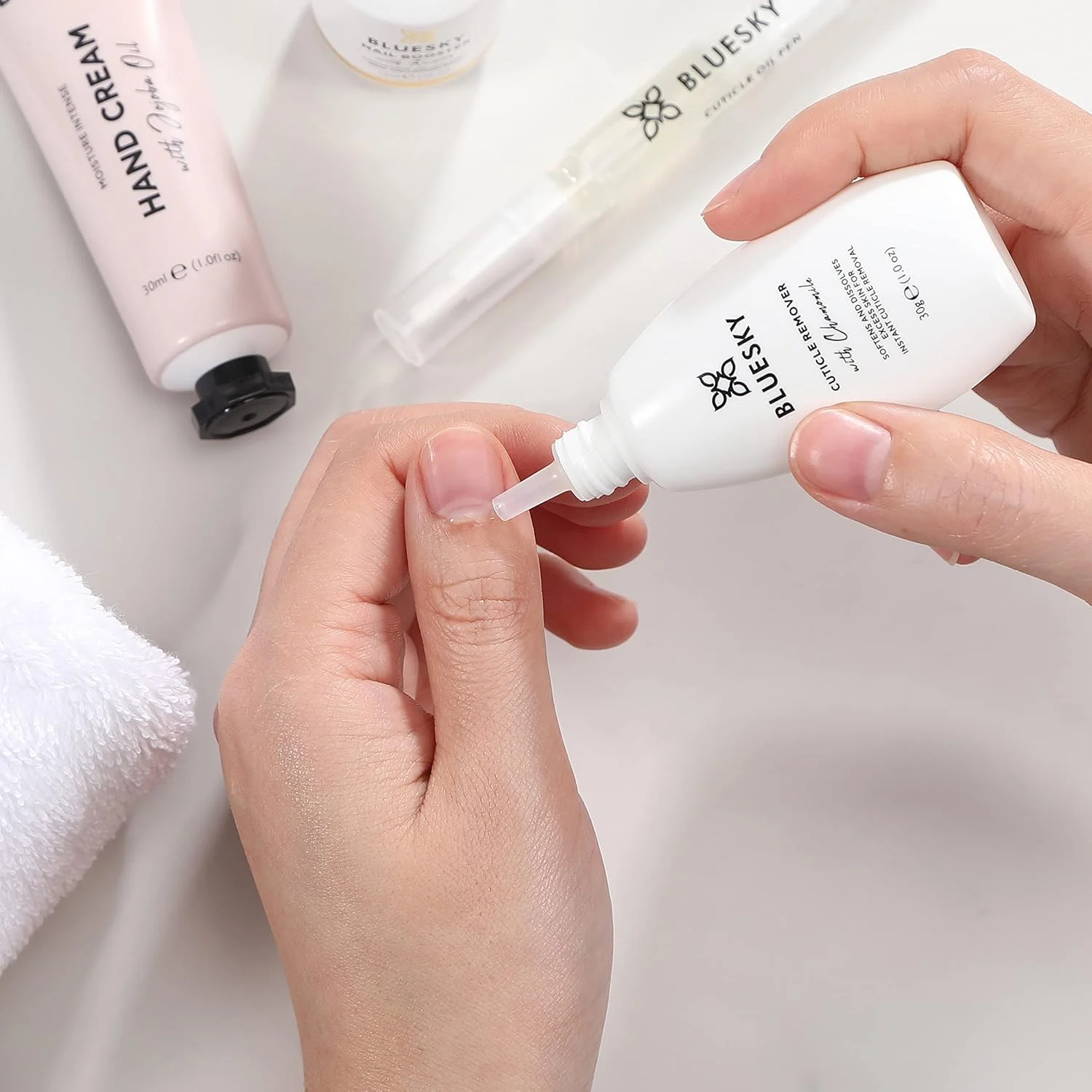 مجموعه مراقبت از دست و ناخن Bluesky، فرمول طبیعی، کرم دست، قلم روغن کوتیکول، از بین برنده کوتیکول، روغن ناخن مجموعه مراقبت از دست و ناخن Bluesky، فرمول طبیعی، کرم دست، قلم روغن کوتیکول، از بین برنده کوتیکول، روغن ناخن