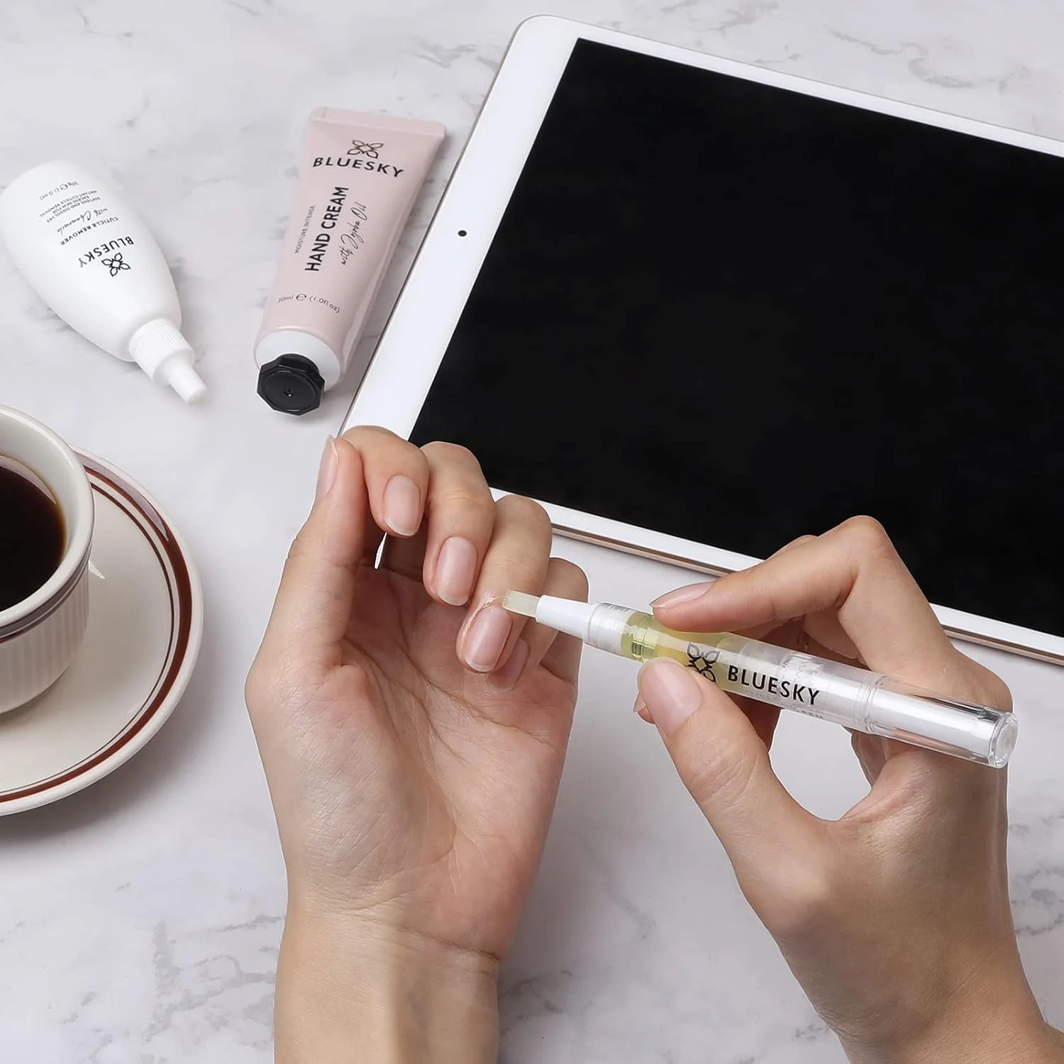 مجموعه مراقبت از دست و ناخن Bluesky، فرمول طبیعی، کرم دست، قلم روغن کوتیکول، از بین برنده کوتیکول، روغن ناخن مجموعه مراقبت از دست و ناخن Bluesky، فرمول طبیعی، کرم دست، قلم روغن کوتیکول، از بین برنده کوتیکول، روغن ناخن