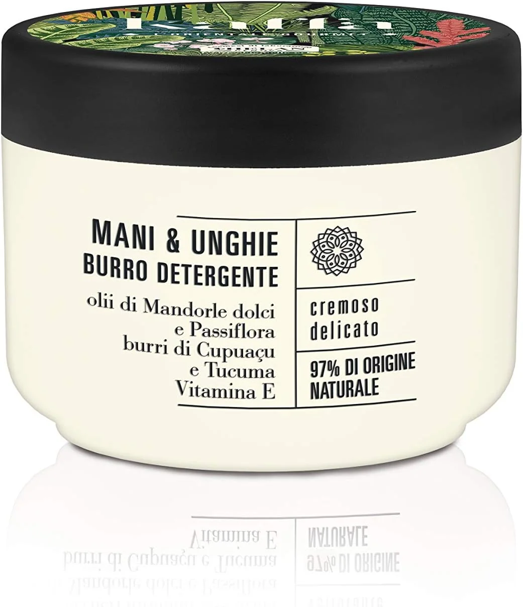 هلن کافا - ست هدیه زنانه شامل کرم مرطوب کننده معطر ناخن و دست 50 میلی لیتر حاوی ویتامین C + کره پاک کننده ملایم و کرمی دست و ناخن حاوی روغن بادام شیرین 40 میلی لیتر - ساخت ایتالیا، هدیه برای خانم ها هلن کافا - ست هدیه زنانه شامل کرم مرطوب کننده معطر ناخن و دست 50 میلی لیتر حاوی ویتامین C + کره پاک کننده ملایم و کرمی دست و ناخن حاوی روغن بادام شیرین 40 میلی لیتر - ساخت ایتالیا، هدیه برای خانم ها