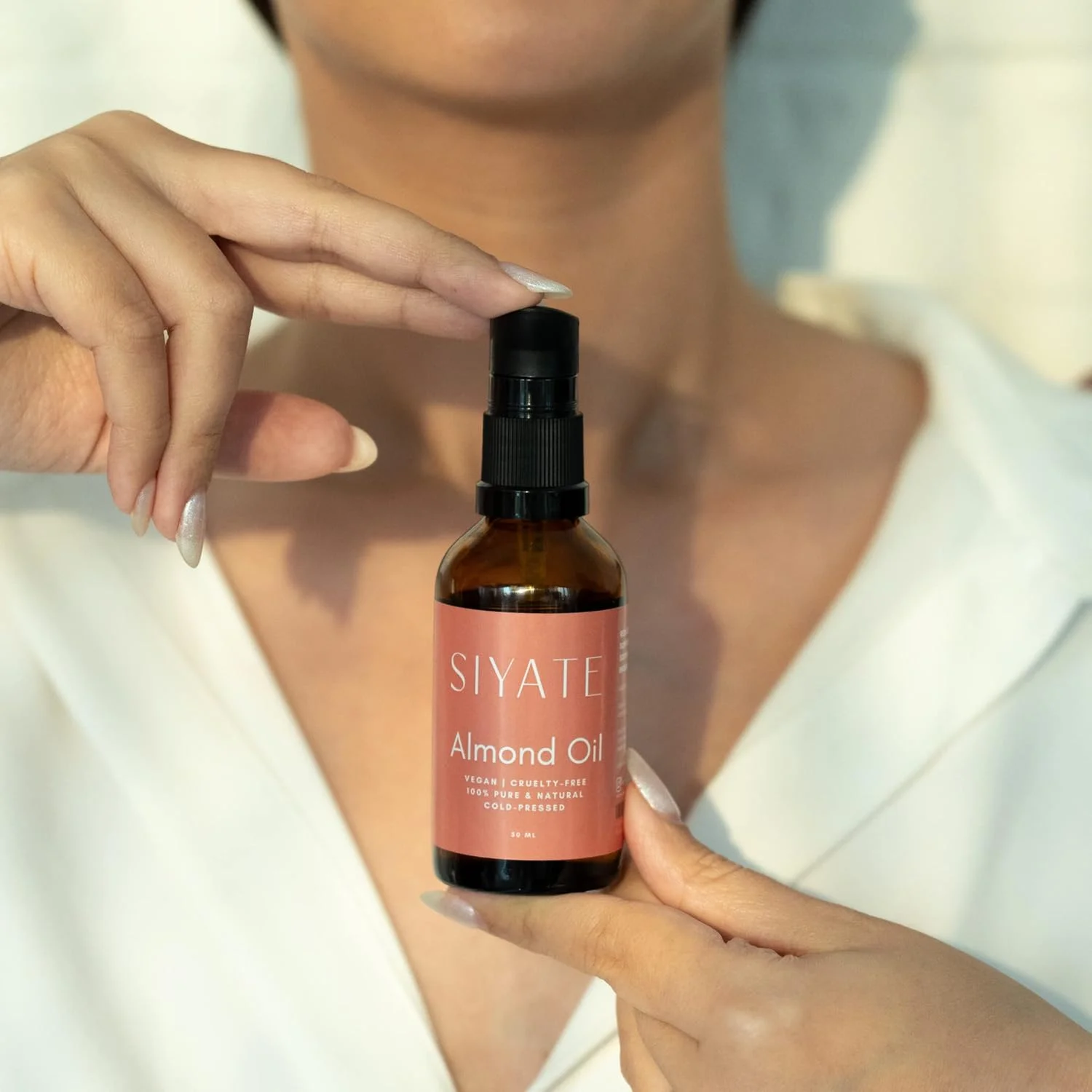 روغن بادام شیرین (۵۰ میلی لیتر) - ۱۰۰٪ خالص، پرس سرد، طبیعی، تصفیه نشده، بدون هگزان، صورت و بدن، مرطوب کننده پوست خشک، رشد مو، لب روغن بادام شیرین (۵۰ میلی لیتر) - ۱۰۰٪ خالص، پرس سرد، طبیعی، تصفیه نشده، بدون هگزان، صورت و بدن، مرطوب کننده پوست خشک، رشد مو، لب