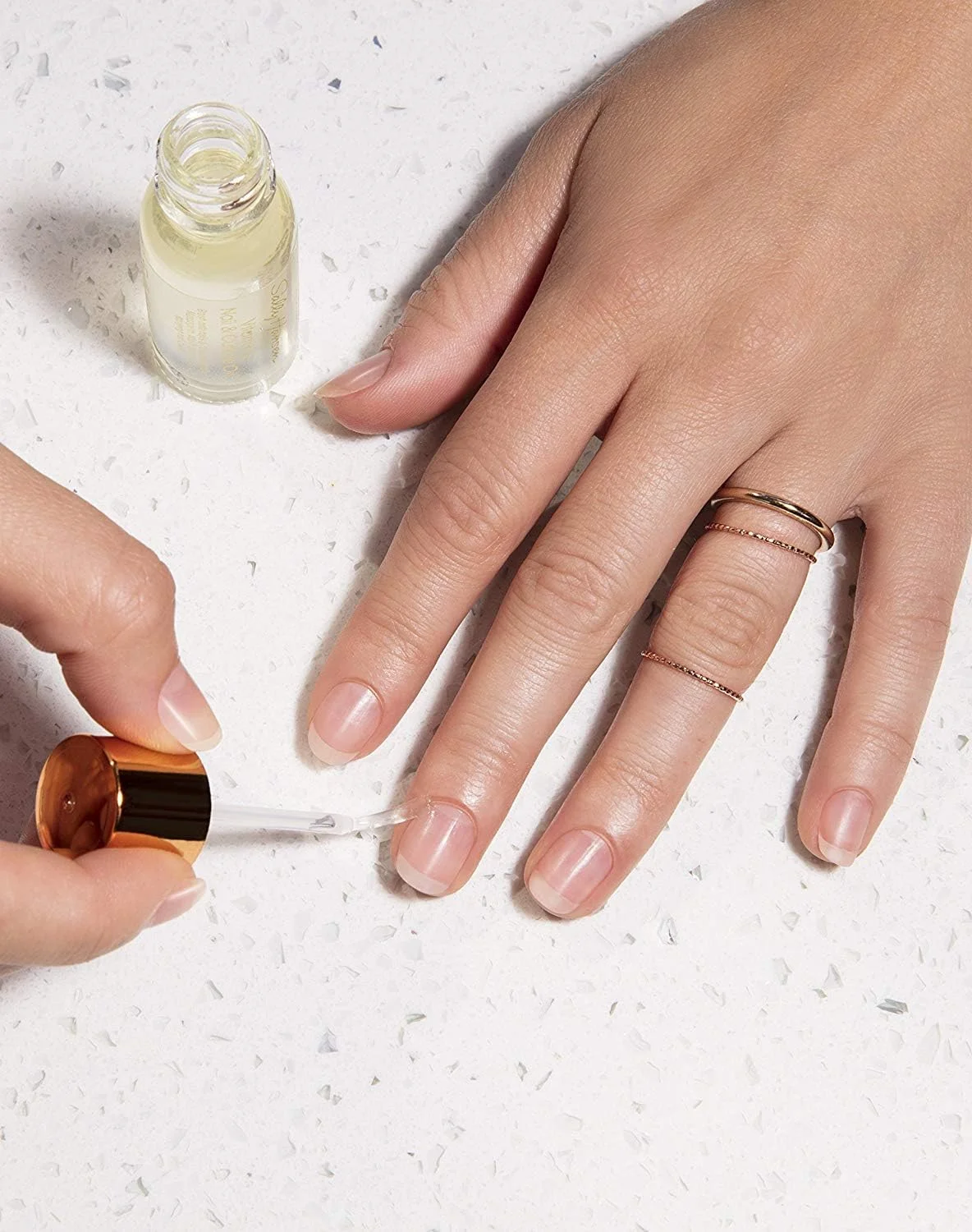 روغن ویتامین ای ناخن و کوتیکول سالی هانسن، درمان ناخن، 13.3 میلی لیتر روغن ویتامین ای ناخن و کوتیکول سالی هانسن، درمان ناخن، 13.3 میلی لیتر