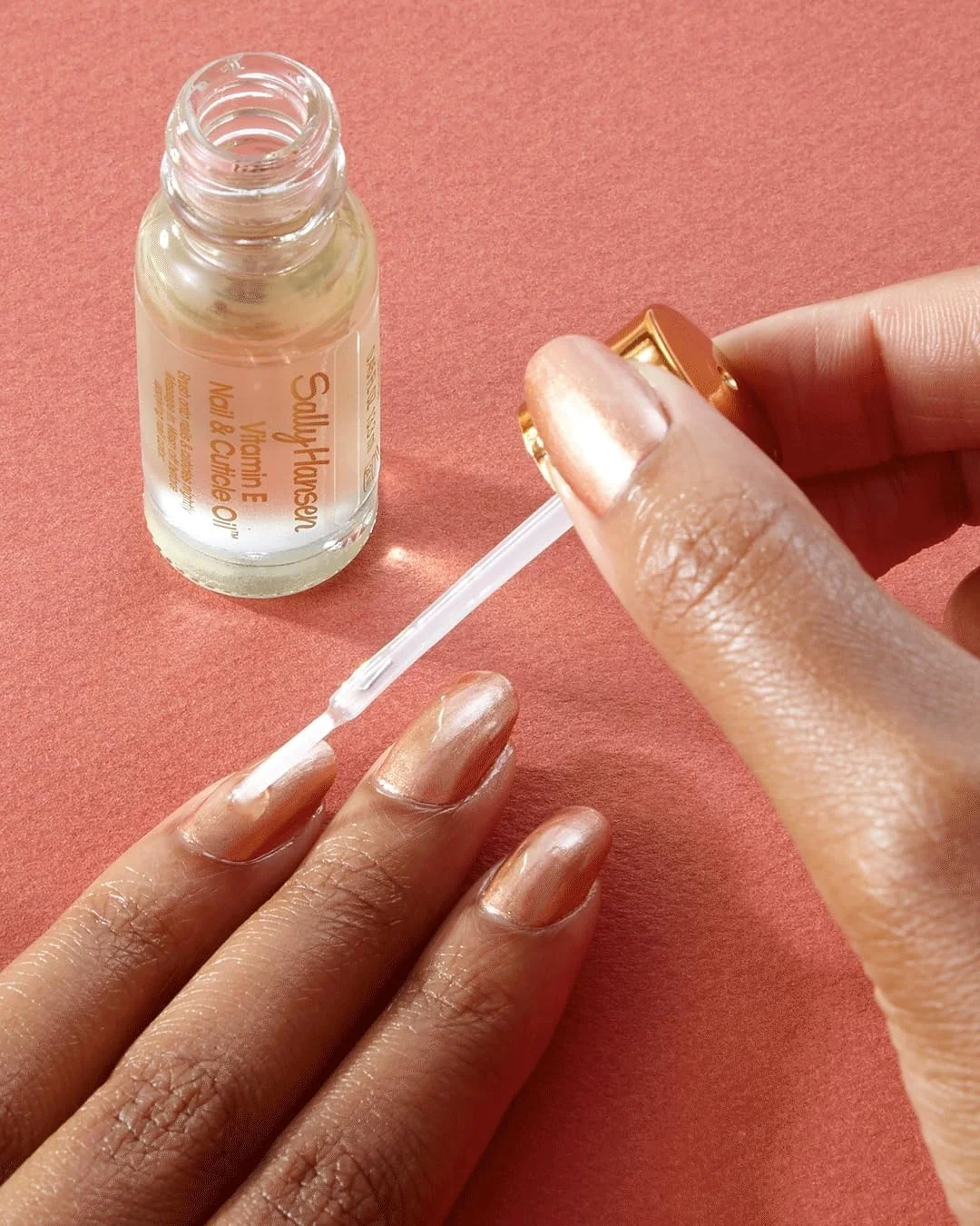 روغن ویتامین ای ناخن و کوتیکول سالی هانسن، درمان ناخن، 13.3 میلی لیتر روغن ویتامین ای ناخن و کوتیکول سالی هانسن، درمان ناخن، 13.3 میلی لیتر