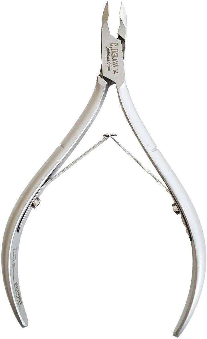 گوشت گیر ناخن Nghia Export C-03 (که قبلاً با نام D-01 شناخته می شد) تک فنره با تیغه 14 از جنس استیل ضد زنگ مناسب استفاده حرفه ای در سالن های مانیکور گوشت گیر ناخن Nghia Export C-03 (که قبلاً با نام D-01 شناخته می شد) تک فنره با تیغه 14 از جنس استیل ضد زنگ مناسب استفاده حرفه ای در سالن های مانیکور