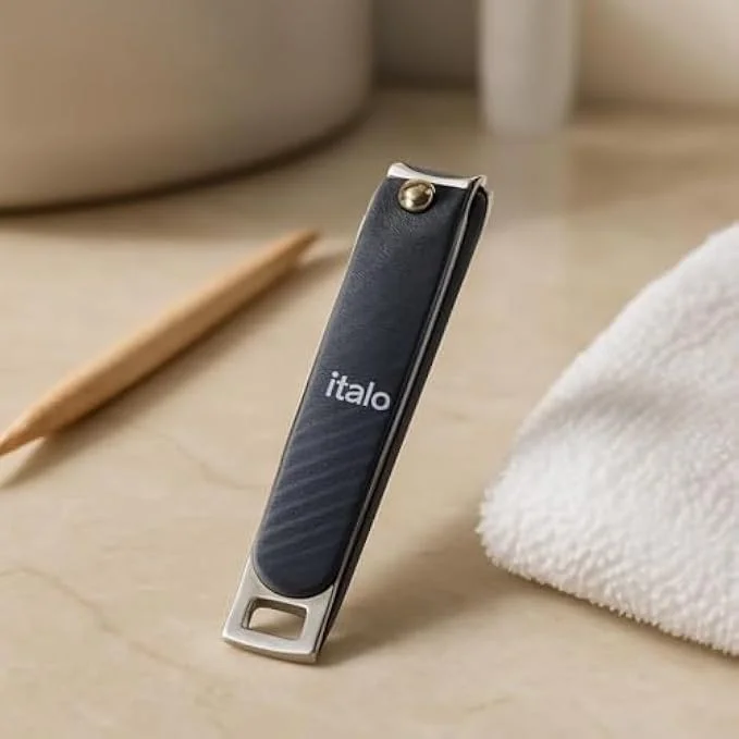 ناخن گیر فیتو مشکی 8.06x1.4 سانتی متر - ابزار دقیق و جمع و جور برای پیرایش ناخن دست و پا، مناسب مانیکور و پدیکور ناخن گیر فیتو مشکی 8.06x1.4 سانتی متر - ابزار دقیق و جمع و جور برای پیرایش ناخن دست و پا، مناسب مانیکور و پدیکور