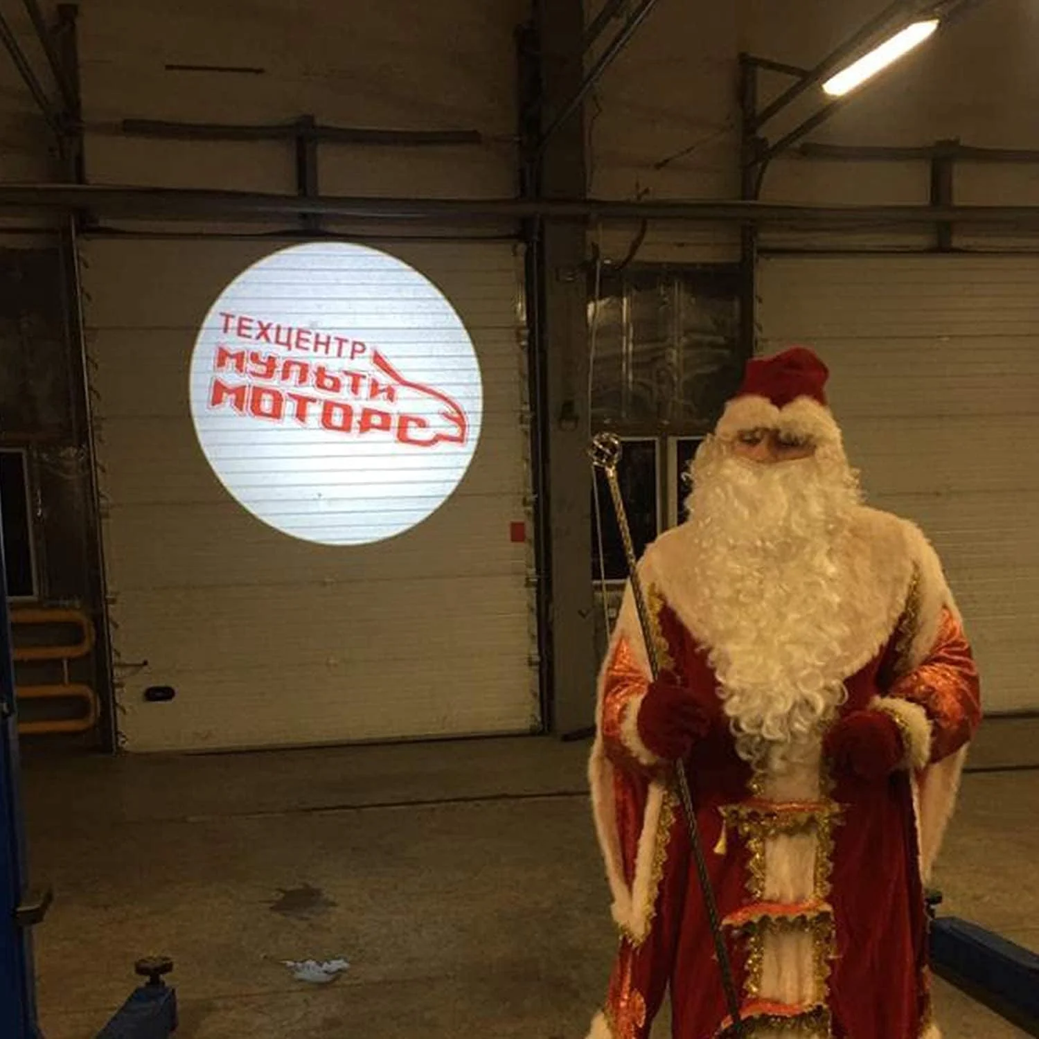 پروژکتور لوگو LED GOBO با زوم دستی و افکت نوری DJ به همراه GOBO شیشه ای سفارشی رایگان برای نمایش تصویر در هتل، شرکت، فروشگاه، تبلیغات عروسی و استفاده در فضای داخلی (پشتیبانی کامل 3 ساله)