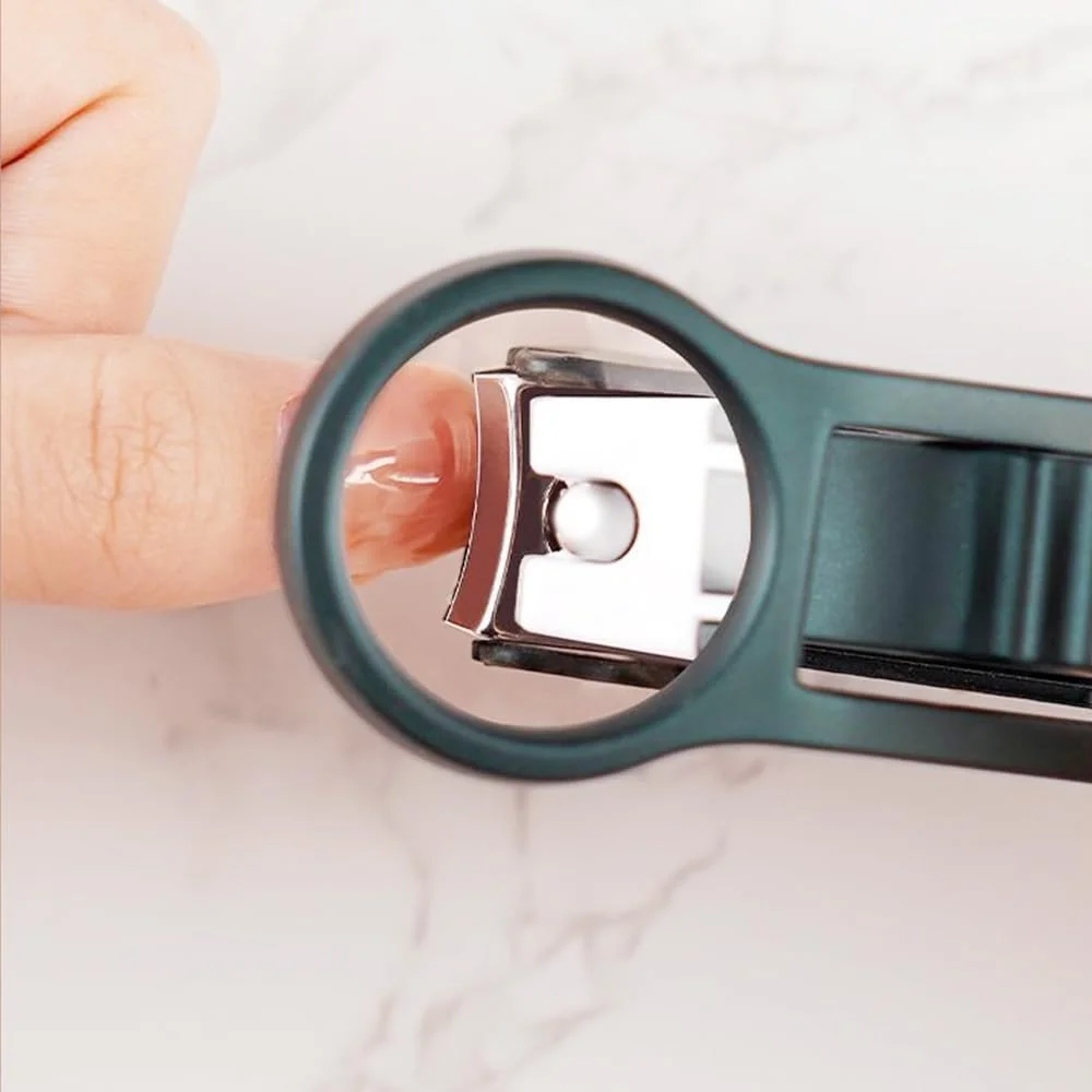 ناخن گیر استیل ضد زنگ با ذره بین و دسته ارگونومیک - لبه های مورب دقیق، دسته لاستیکی راحت برای سالمندان و تمام سنین ناخن گیر استیل ضد زنگ با ذره بین و دسته ارگونومیک - لبه های مورب دقیق، دسته لاستیکی راحت برای سالمندان و تمام سنین