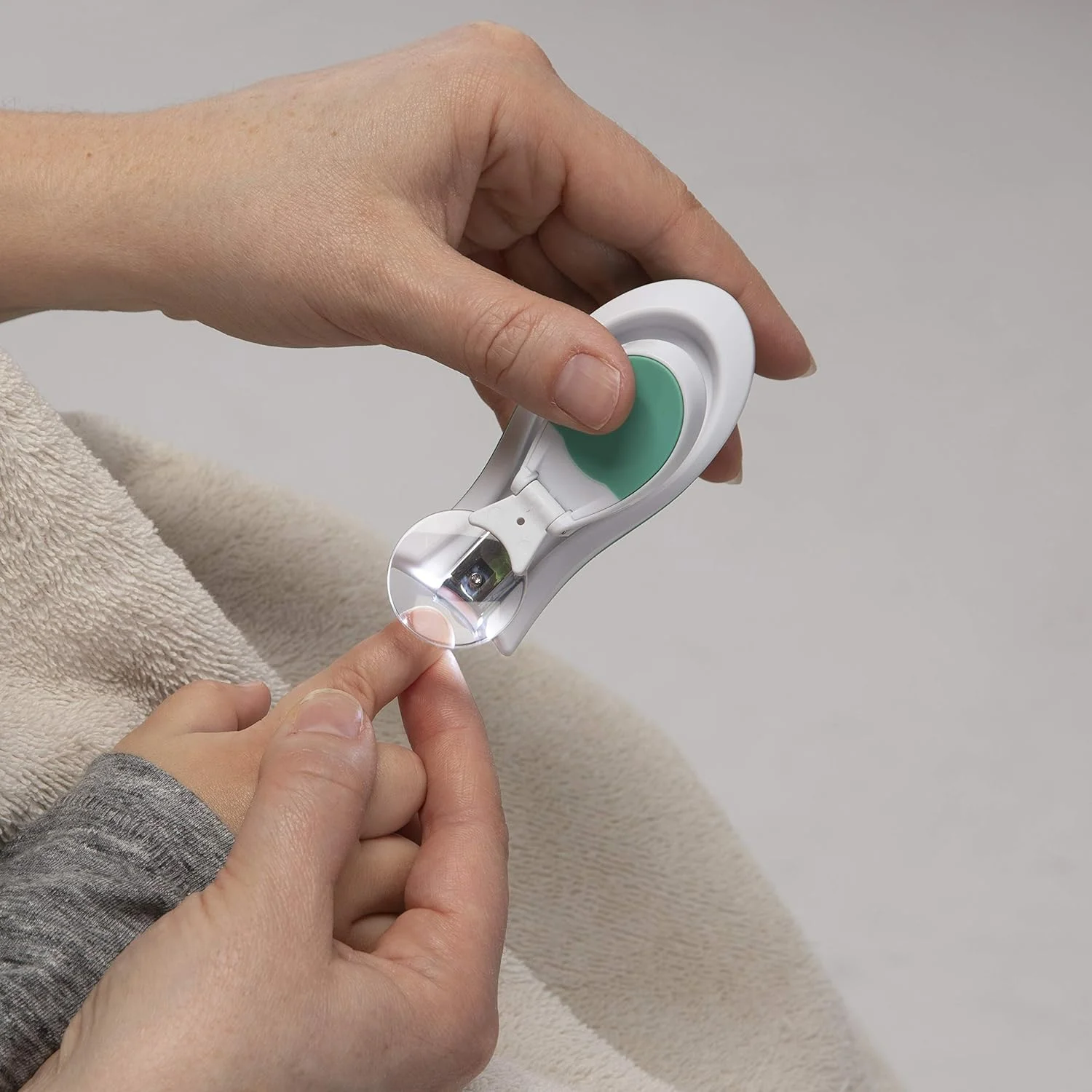 ناخن گیر چراغ دار Safety 1st، سایز واحد ناخن گیر چراغ دار Safety 1st، سایز واحد