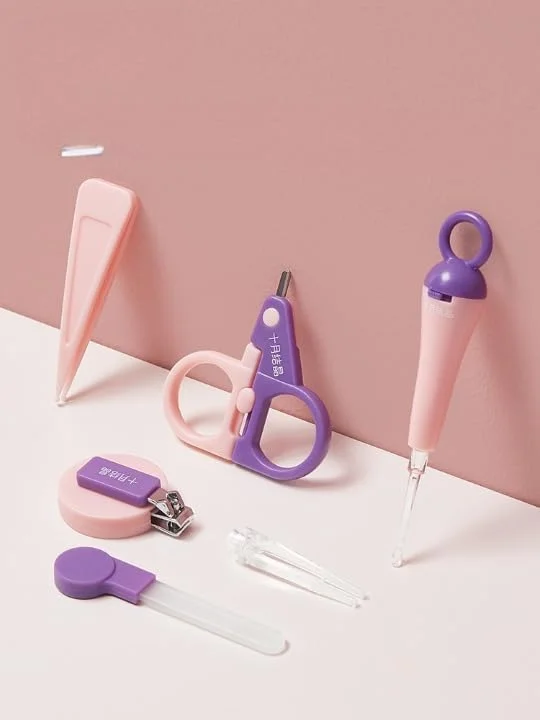 ست مانیکور نوزاد 6 در 1 شامل قیچی ناخن گیر نوزاد، موچین بینی سیلیکونی، سوهان ناخن، ناخن گیر، موچین بینی شب تاب، گوش پاک کن شب تاب (صورتی) ست مانیکور نوزاد 6 در 1 شامل قیچی ناخن گیر نوزاد، موچین بینی سیلیکونی، سوهان ناخن، ناخن گیر، موچین بینی شب تاب، گوش پاک کن شب تاب (صورتی)