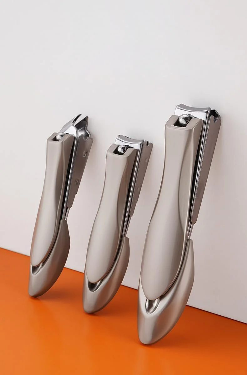 ست ناخن گیر مردانه با محفظه جمع آوری، ناخن گیر های بسیار تیز و بادوام با اهرم ارگونومیک، شامل جعبه فلزی (ست 3 تکه) ست ناخن گیر مردانه با محفظه جمع آوری، ناخن گیر های بسیار تیز و بادوام با اهرم ارگونومیک، شامل جعبه فلزی (ست 3 تکه)