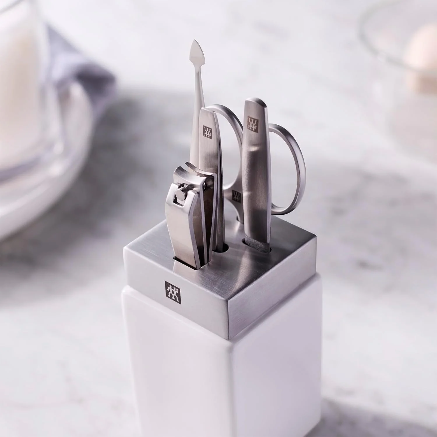 ست لوازم بهداشتی سرامیکی سفید 6 تکه ممتاز ZWILLING Beauty ست لوازم بهداشتی سرامیکی سفید 6 تکه ممتاز ZWILLING Beauty