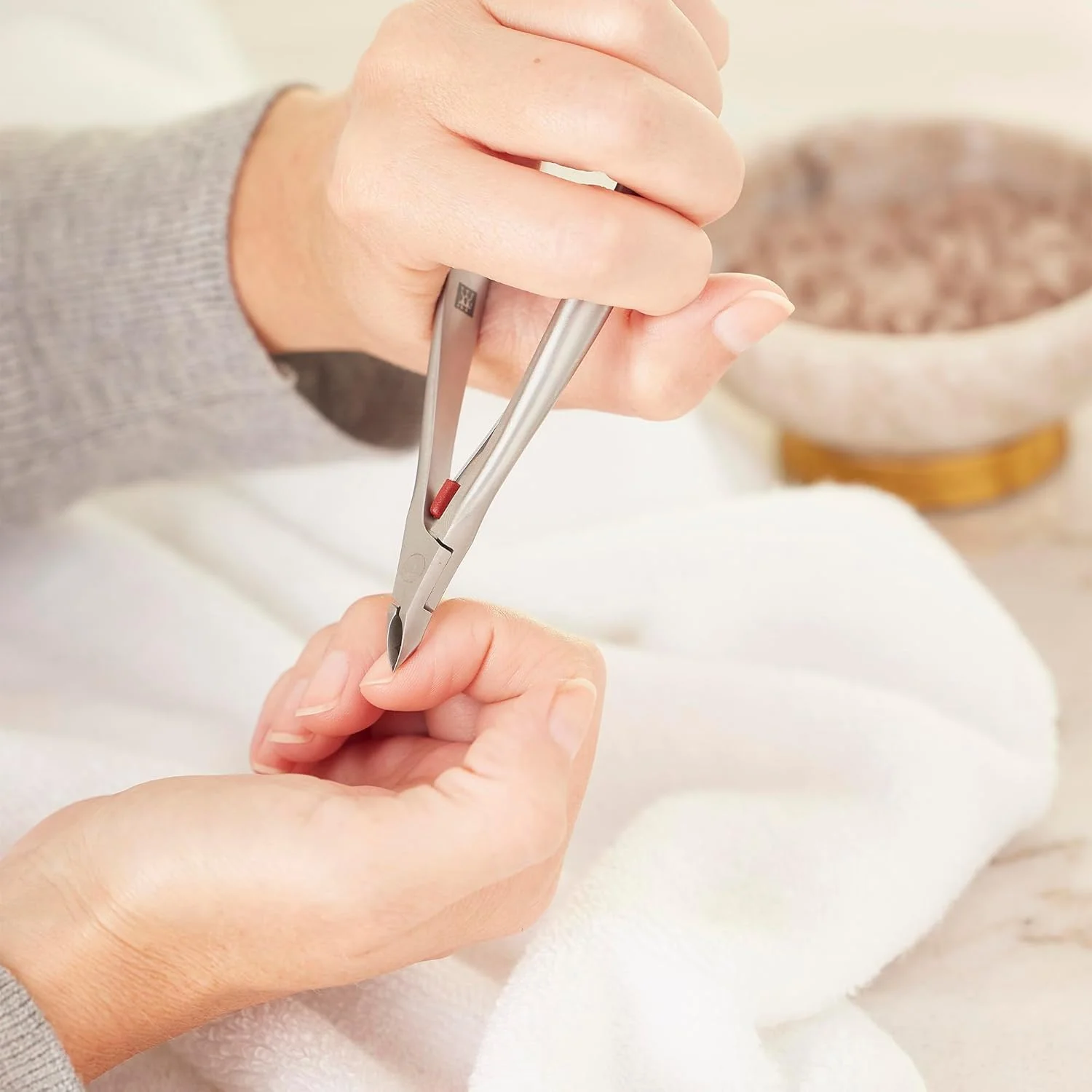 انبرک گوشت گیر ناخن ZWILLING Beauty TWINOX برای برش دقیق، انبرک بادوام استیل ضد زنگ، مات، مراقبت عالی از ناخن، 100 میلی متر