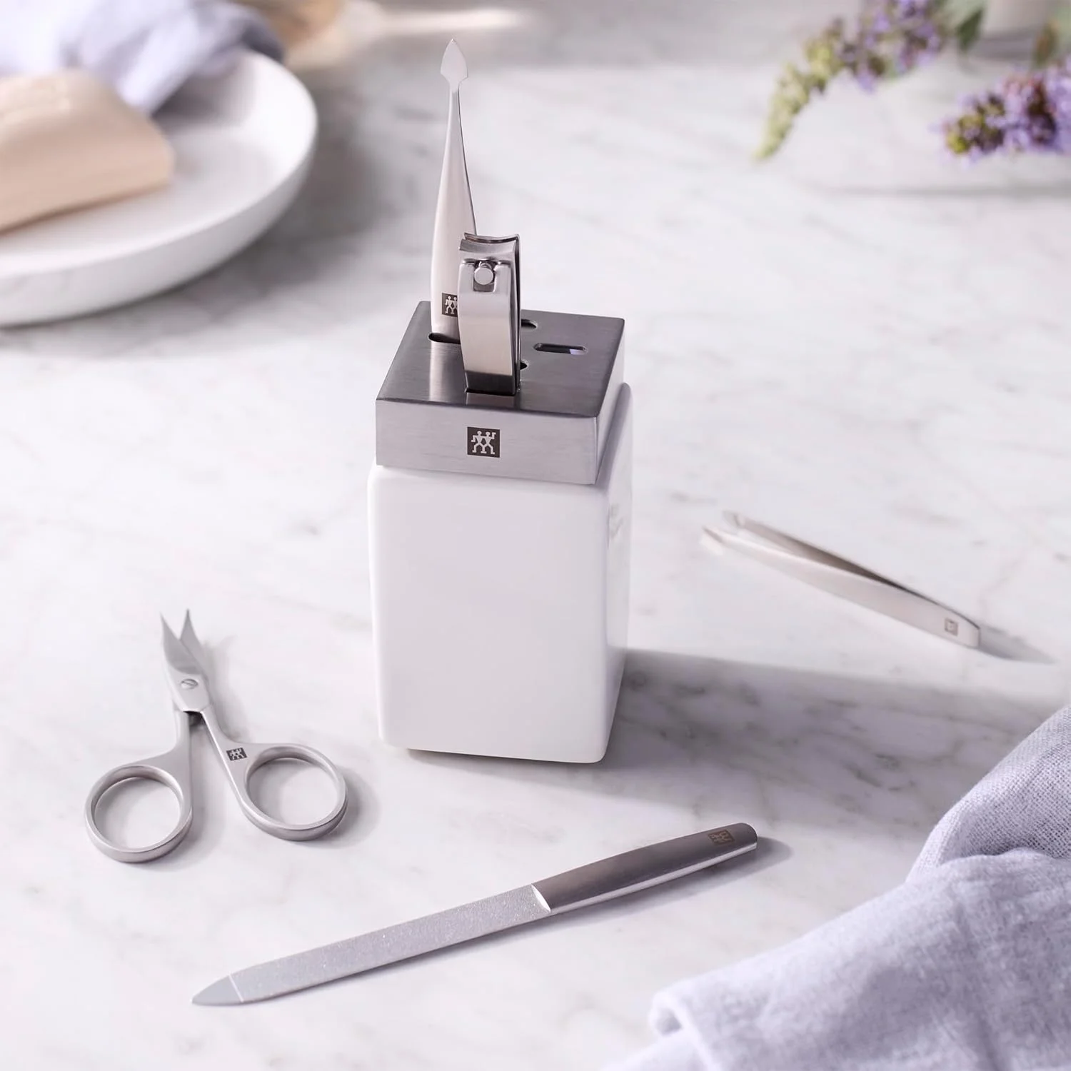 ست لوازم بهداشتی سرامیکی سفید 6 تکه ممتاز ZWILLING Beauty ست لوازم بهداشتی سرامیکی سفید 6 تکه ممتاز ZWILLING Beauty