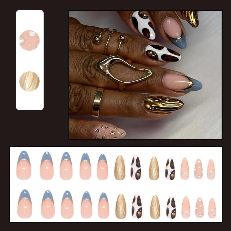 ناخن مصنوعی کوتاه MouyouGlow، طرح بادامی فرنچ آبی، طرح سه بعدی طلایی موج دار پلنگی الماسی، ناخن های مصنوعی Y2k با چسب ناخن، نوک آبی راه راه کریستالی INS