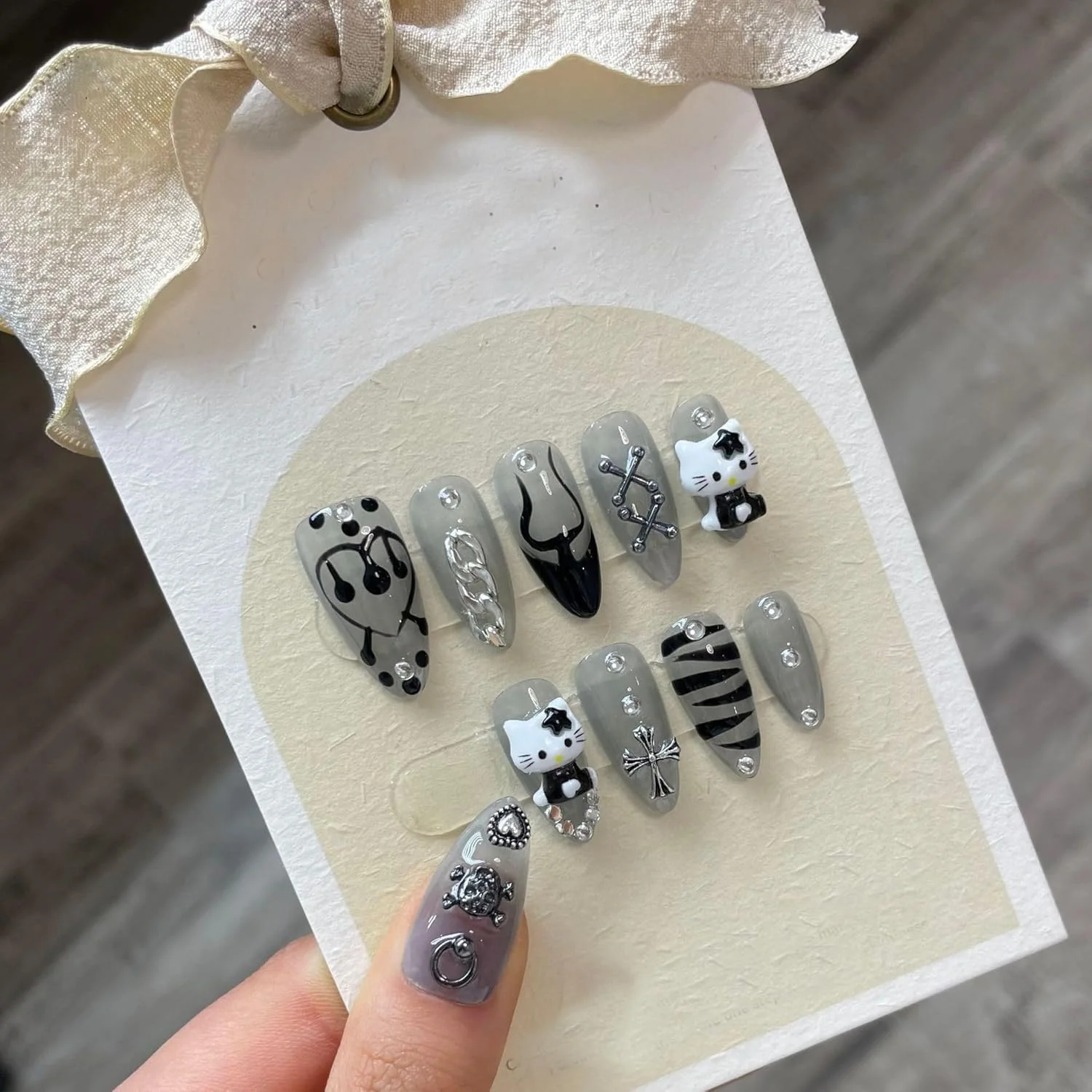 ناخن مصنوعی دست ساز کوتاه MouyouGlow، بادامی مشکی طرح سه بعدی گربه، صلیب، قلب، نگین دار، قابل استفاده مجدد، 10 عدد، 401-XS