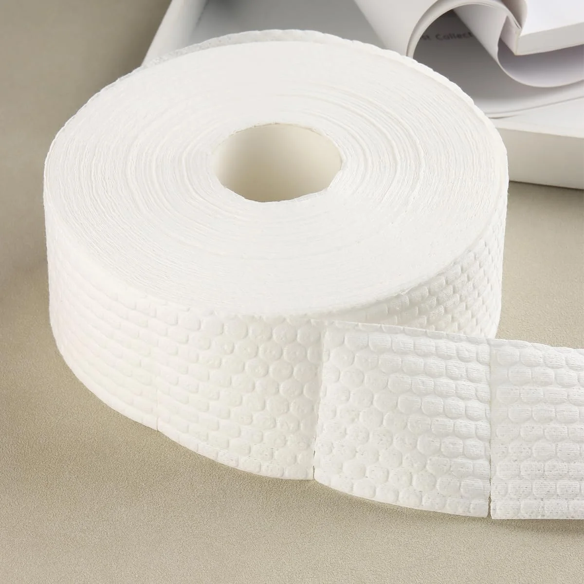 پدهای پاک کننده لاک ناخن، پدهای پنبه ای بدون پرز برای تمیز کردن ناخن های ژلی و پاک کردن لاک، رول دستمال مرطوب نرم و جاذب ناخن برای مانیکور، پدیکور، سالن، 1000 عدد، سفید