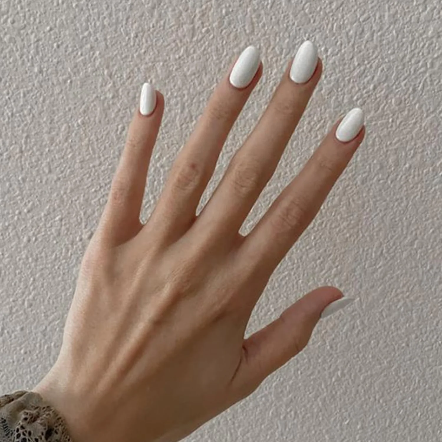 ناخن مصنوعی بادامی سفید Modelones، ناخن های مصنوعی بادامی کوتاه، کیت ناخن قابل استفاده مجدد با چسب ناخن، سوهان ناخن کوچک، 32 عدد ناخن در 16 سایز، هدیه ای برای زنان و دختران