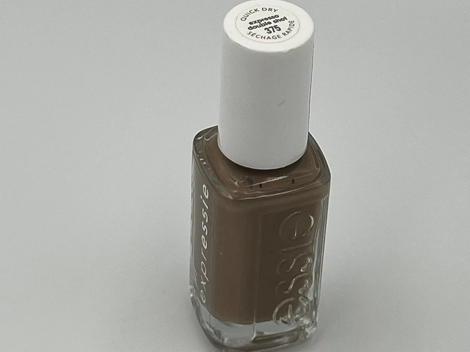 لاک ناخن سریع خشک شونده اسسی اکسپرسی، نسخه محدود مجموعه سرعت زندگی، رنگ قهوه ای-خاکستری با پوشش کرمی، اکسپرسو دابل شات، 9.8 میلی لیتر
