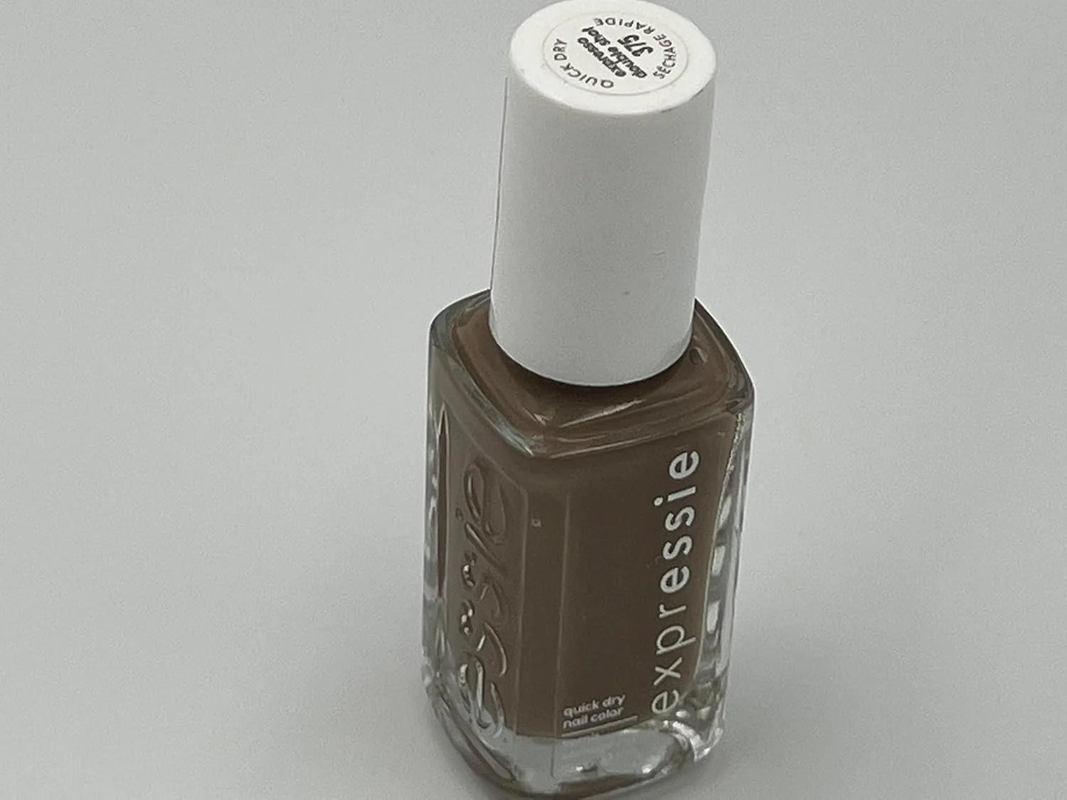 لاک ناخن سریع خشک شونده اسسی اکسپرسی، نسخه محدود مجموعه سرعت زندگی، رنگ قهوه ای-خاکستری با پوشش کرمی، اکسپرسو دابل شات، 9.8 میلی لیتر
