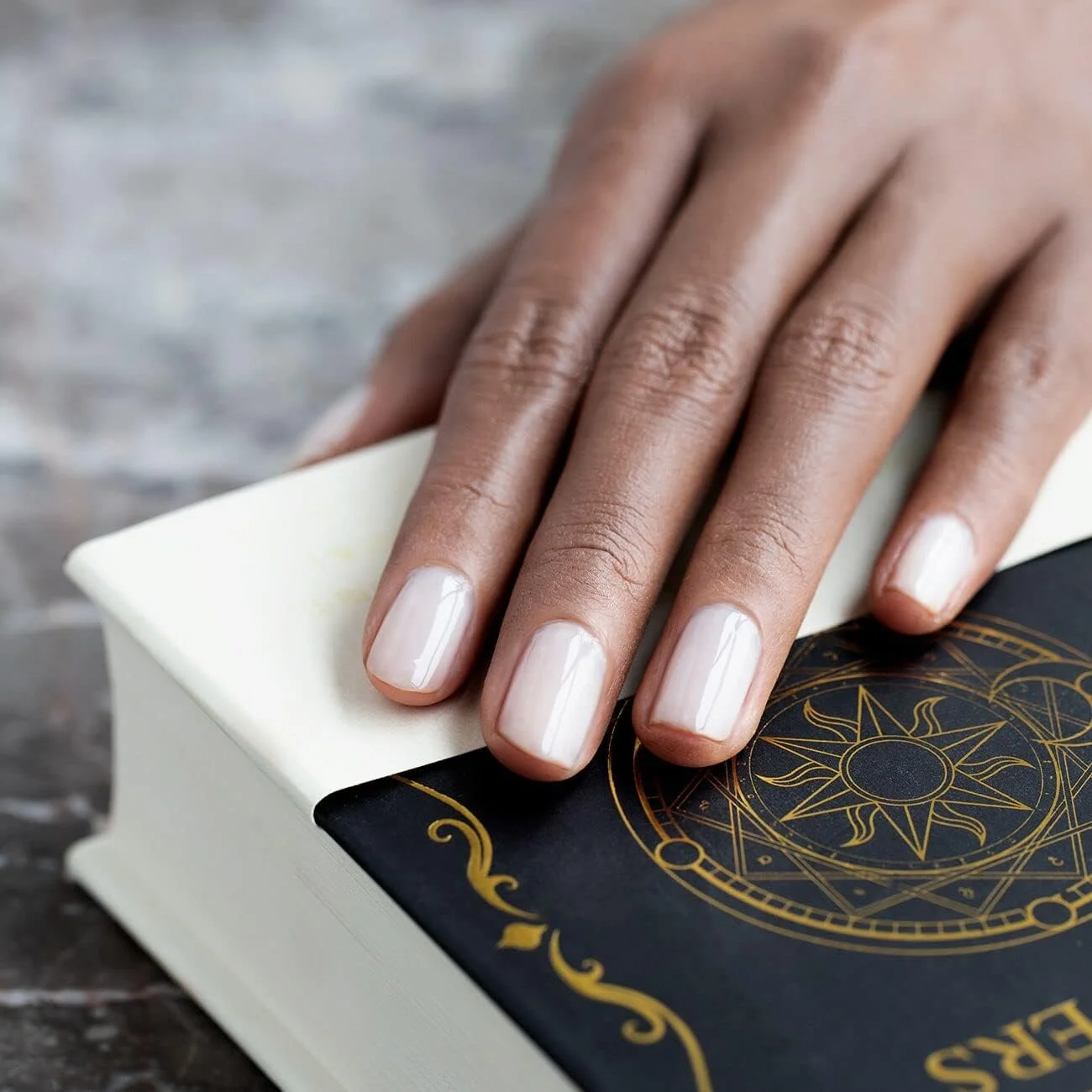 لاک ژل ناخن سفید شیری RARJSM، لاک ژل سفید یشمی شفاف 15 میلی لیتر، لاک ژل ناخن رنگ سفید ملایم شفاف UV LED، مناسب برای مانیکور فرانسوی تابستانی، نیاز به دستگاه خشک کننده