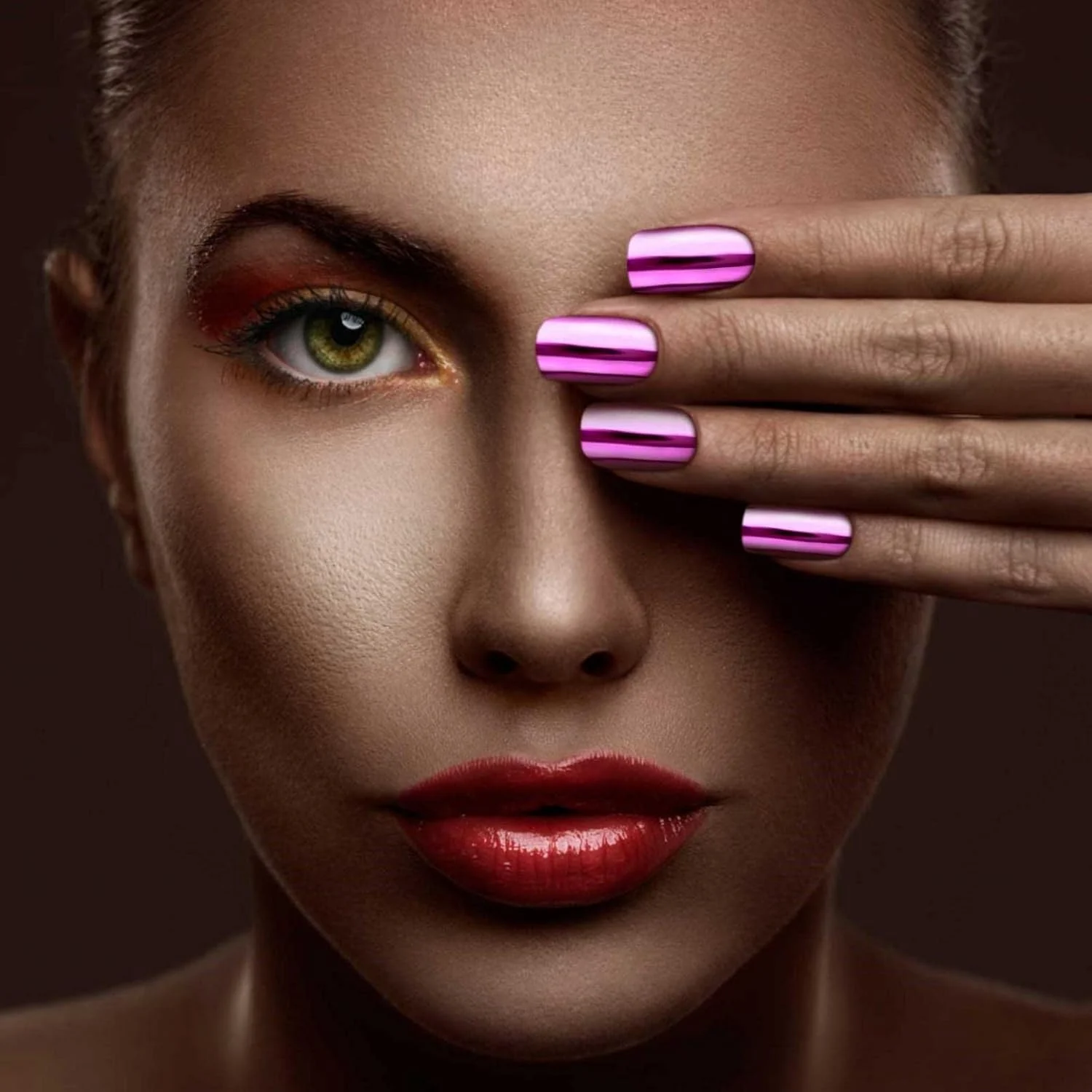 پودر ناخن کروم، پودر ناخن هولوگرافیک با جلوه آینه ای متالیک و پیگمنت آفتاب پرست براق، مانیکور DIY با ابزار اسفنجی