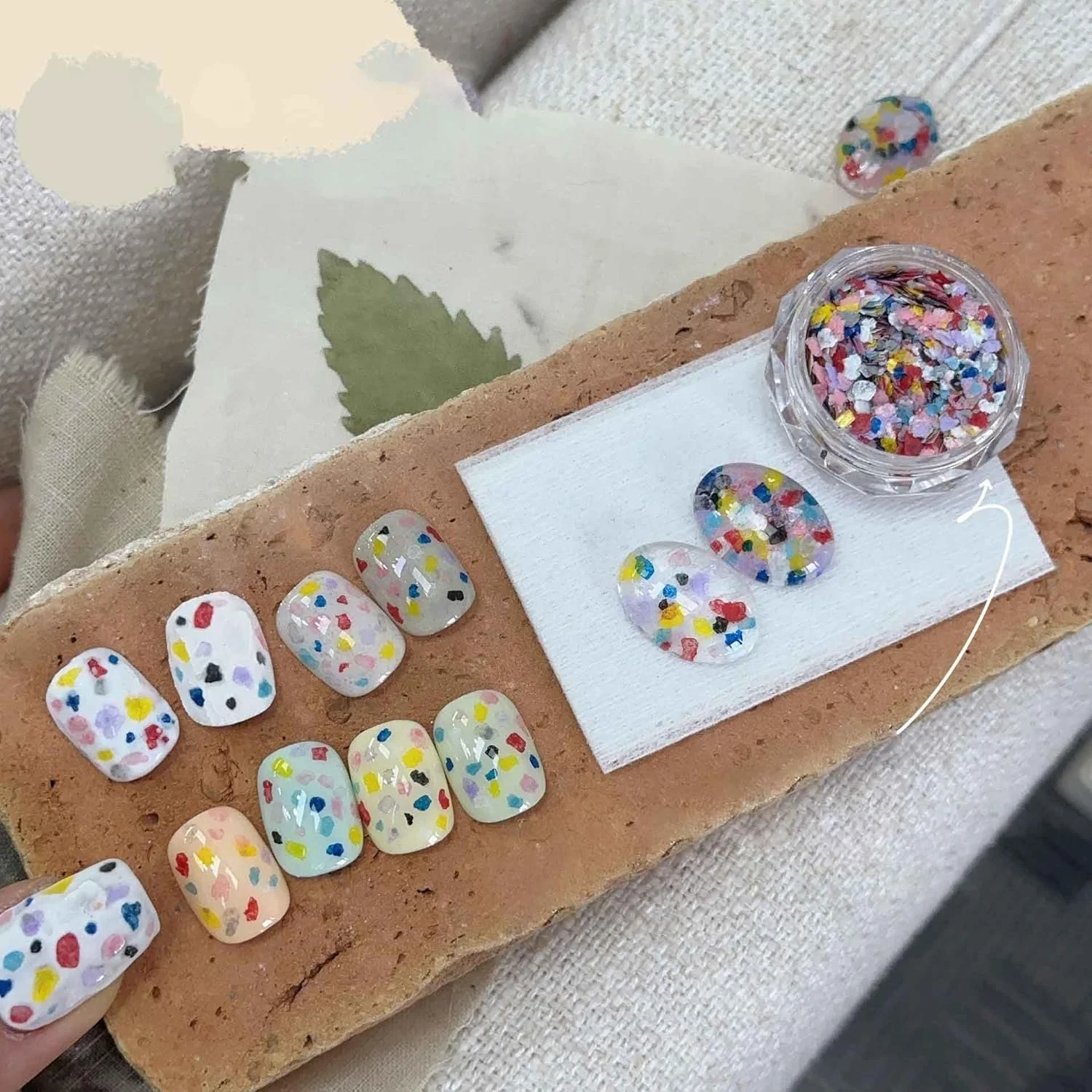 سری اکلیل پولکی ADHERE - پودر اکلیل درشت چند منظوره، 1 عدد پولک براق آرایشی، برای سالن ناخن، هنر رزین، اپوکسی UV، ساخت اسلایم DIY 1 گرمی (آجر در باغ) سری اکلیل پولکی ADHERE - پودر اکلیل درشت چند منظوره، 1 عدد پولک براق آرایشی، برای سالن ناخن، هنر رزین، اپوکسی UV، ساخت اسلایم DIY 1 گرمی (آجر در باغ)