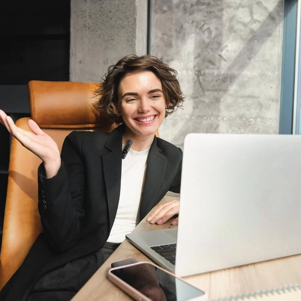 میکروفون 3 در 1 Green Lion GM-75X، نظارت بی‌درنگ، تأخیر بسیار کم، 360 درجه همه جهته، حالت Reverb، کیفیت صدای HD، عمر باتری 5 ساعته، باتری قابل شارژ 65 میلی آمپر ساعتی، برد انتقال 20 متری - مشکی